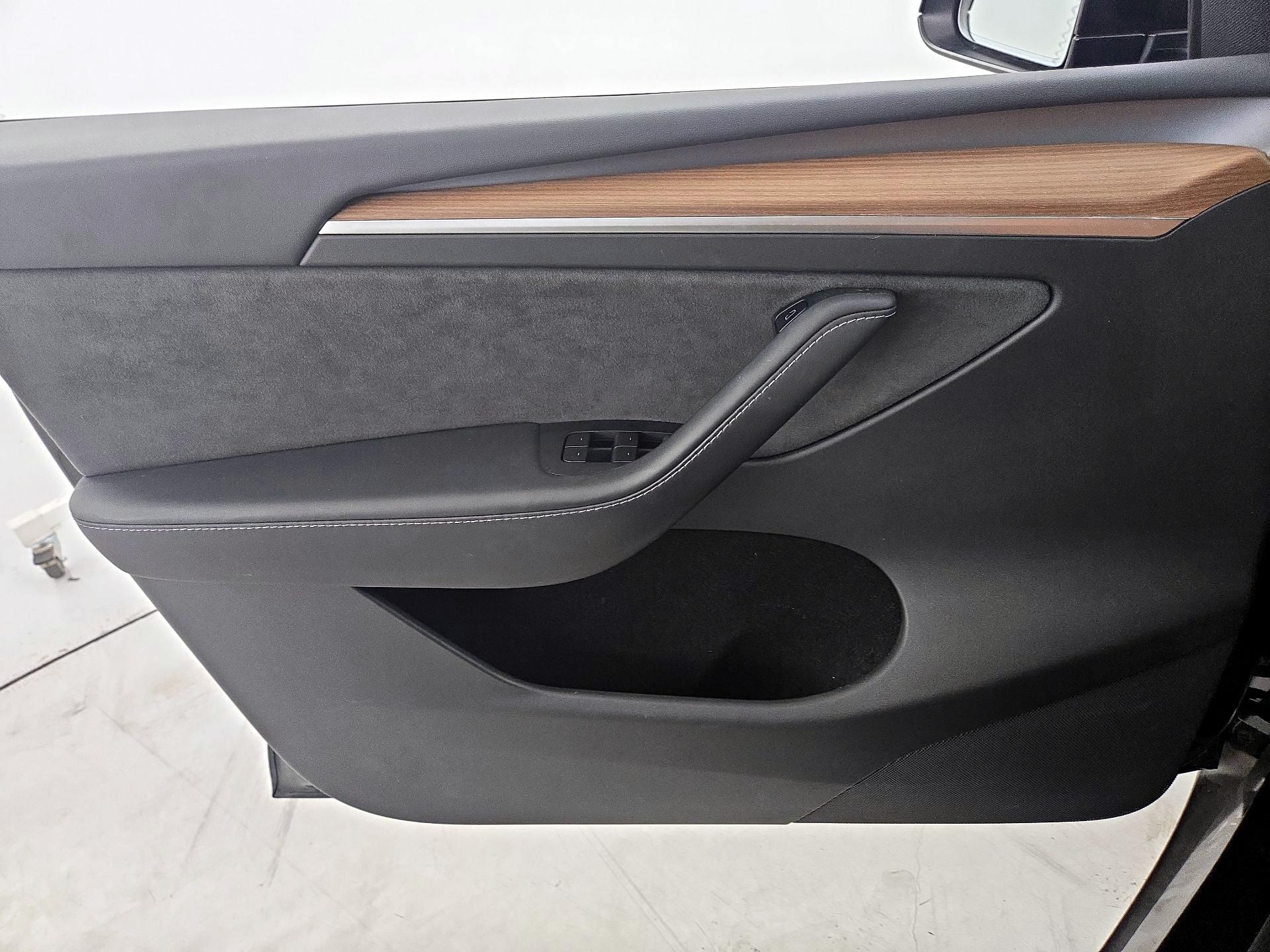 Thumbnail: 2022 Tesla Model Y - 12