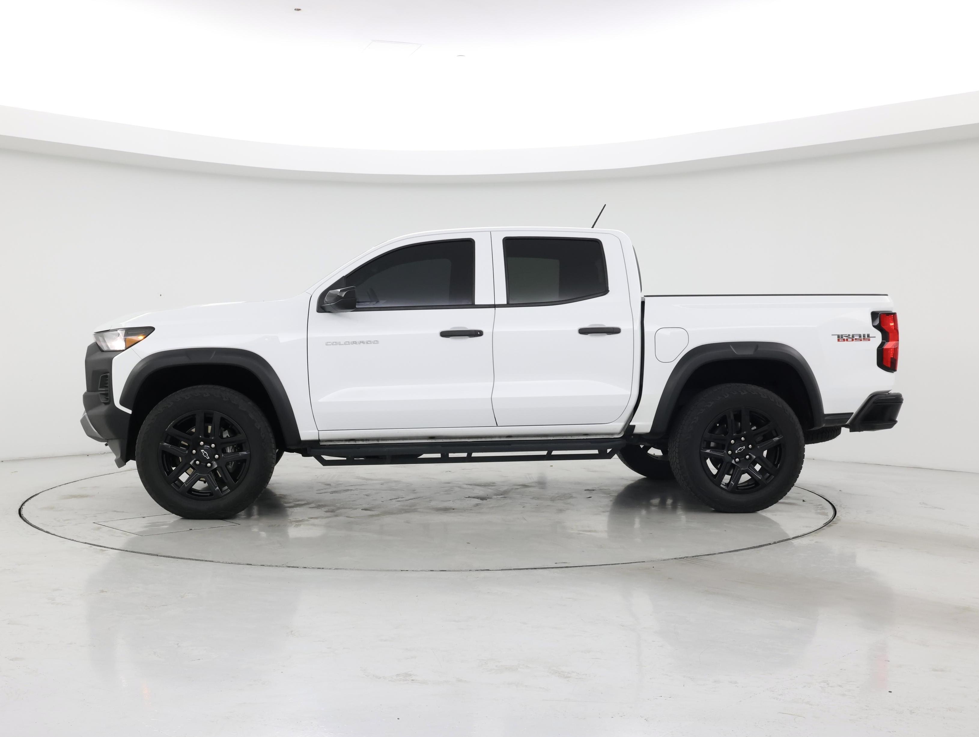 Thumbnail: 2023 Chevrolet Colorado - 3