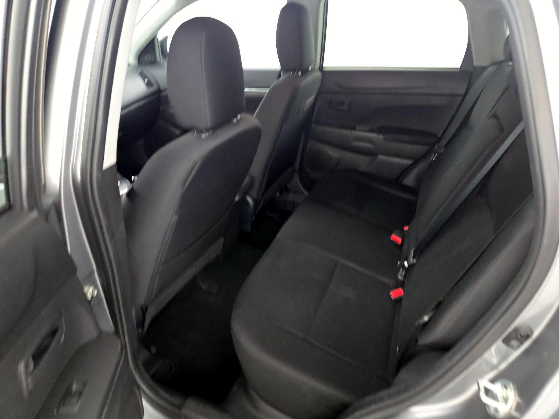 Thumbnail: 2014 Mitsubishi Outlander Sport - 18