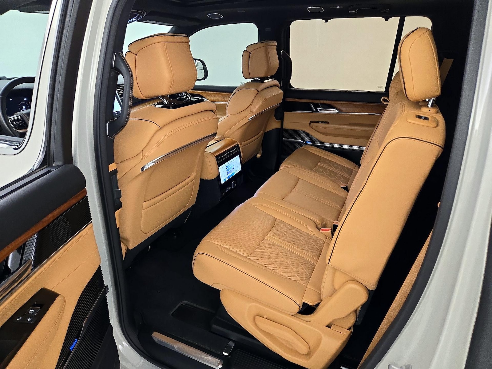 2022 Jeep Grand Wagoneer Series III - Photo 22