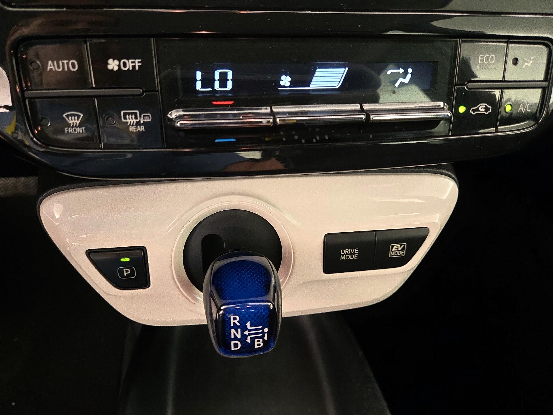 Thumbnail: 2017 Toyota Prius - 16