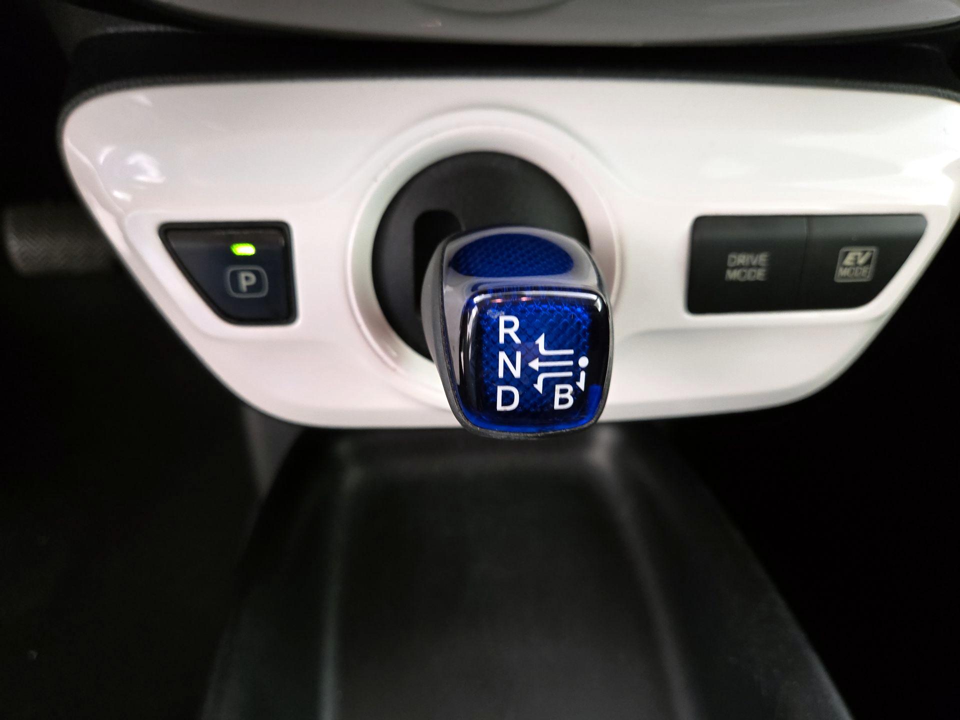 Thumbnail: 2017 Toyota Prius - 17