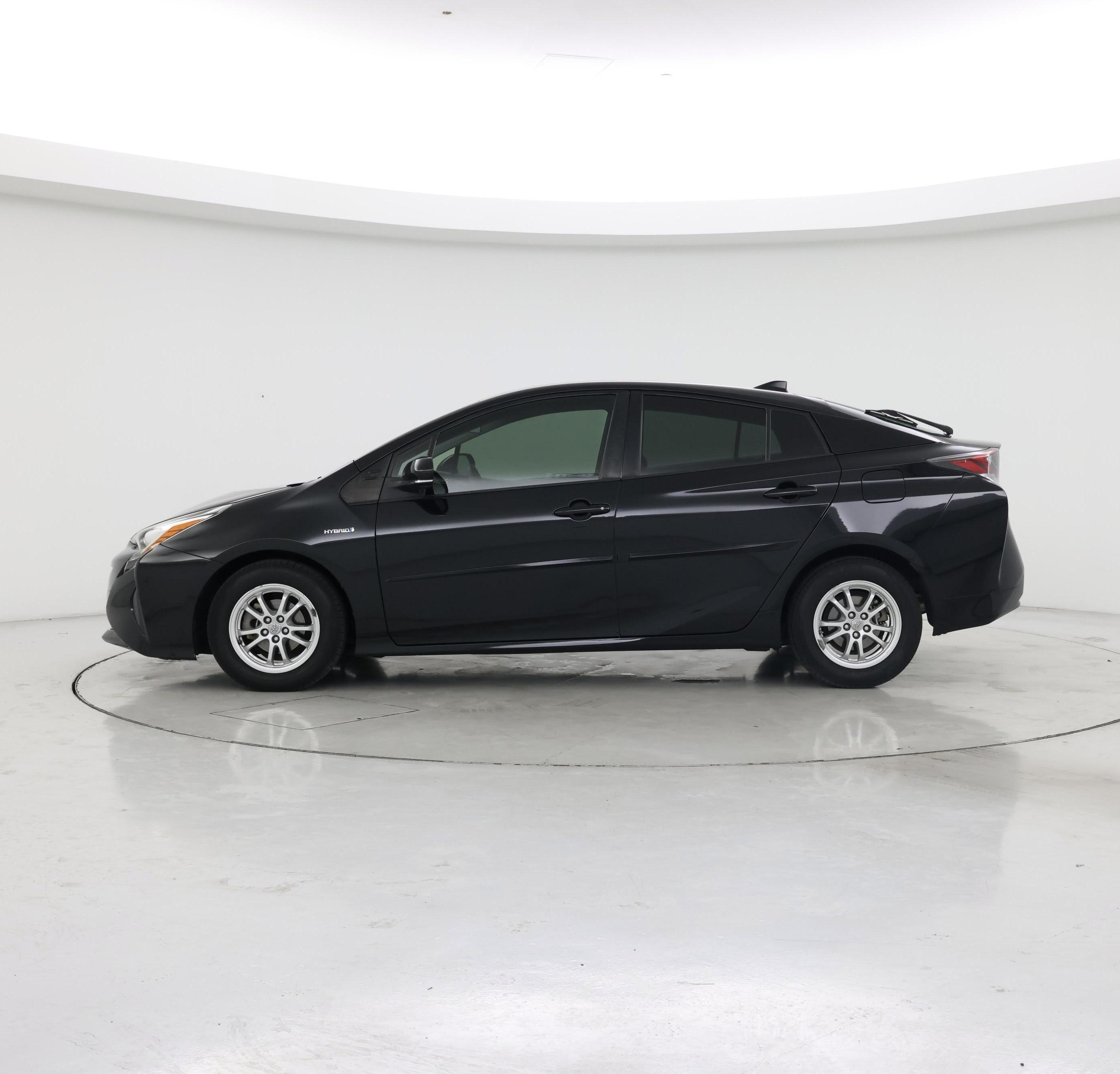 Thumbnail: 2017 Toyota Prius - 3