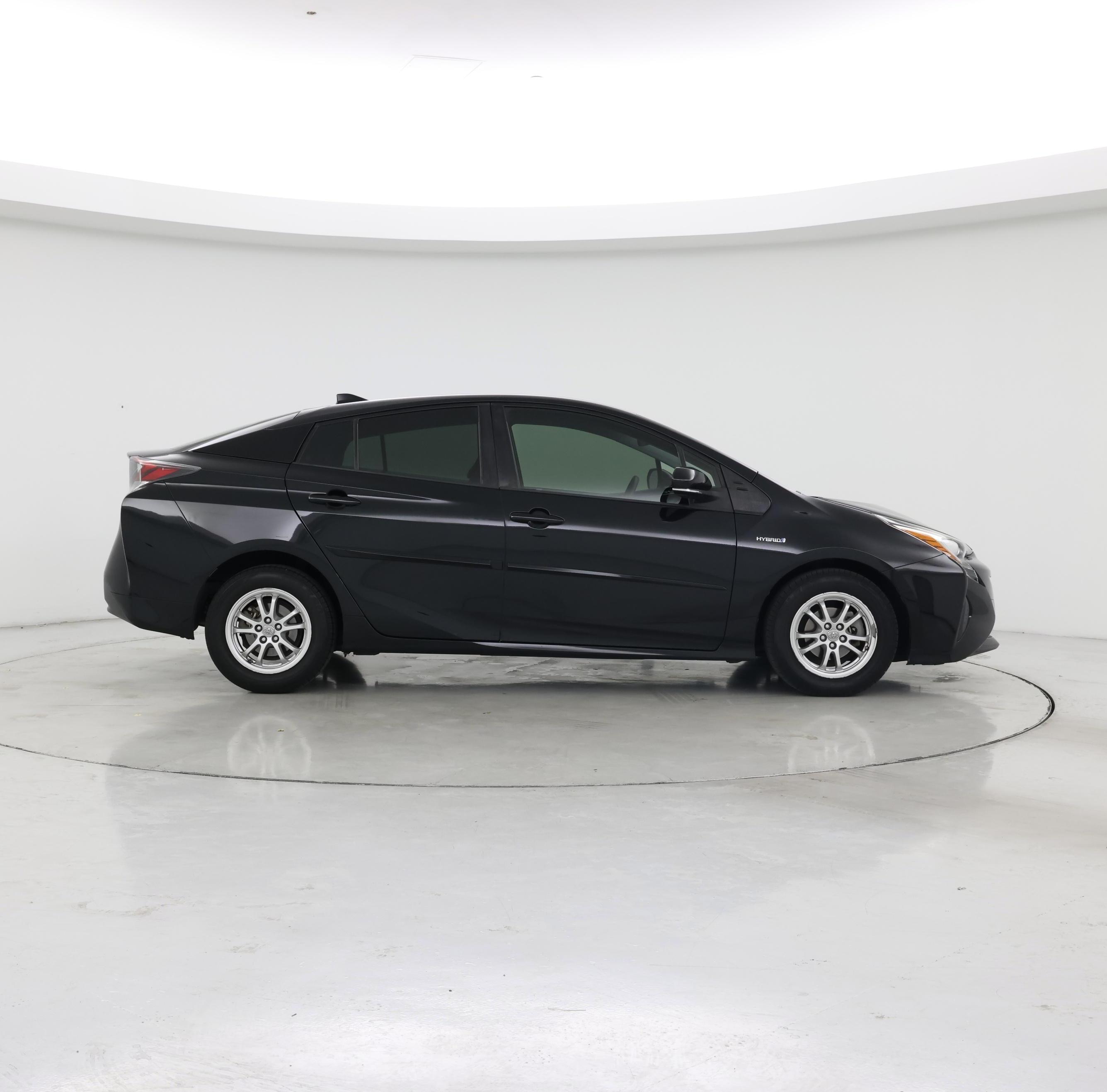 Thumbnail: 2017 Toyota Prius - 7