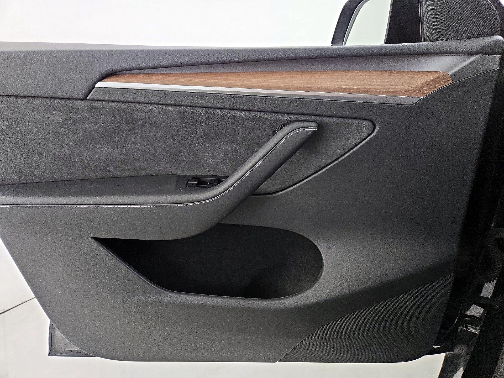 Thumbnail: 2025 Tesla Model Y - 12