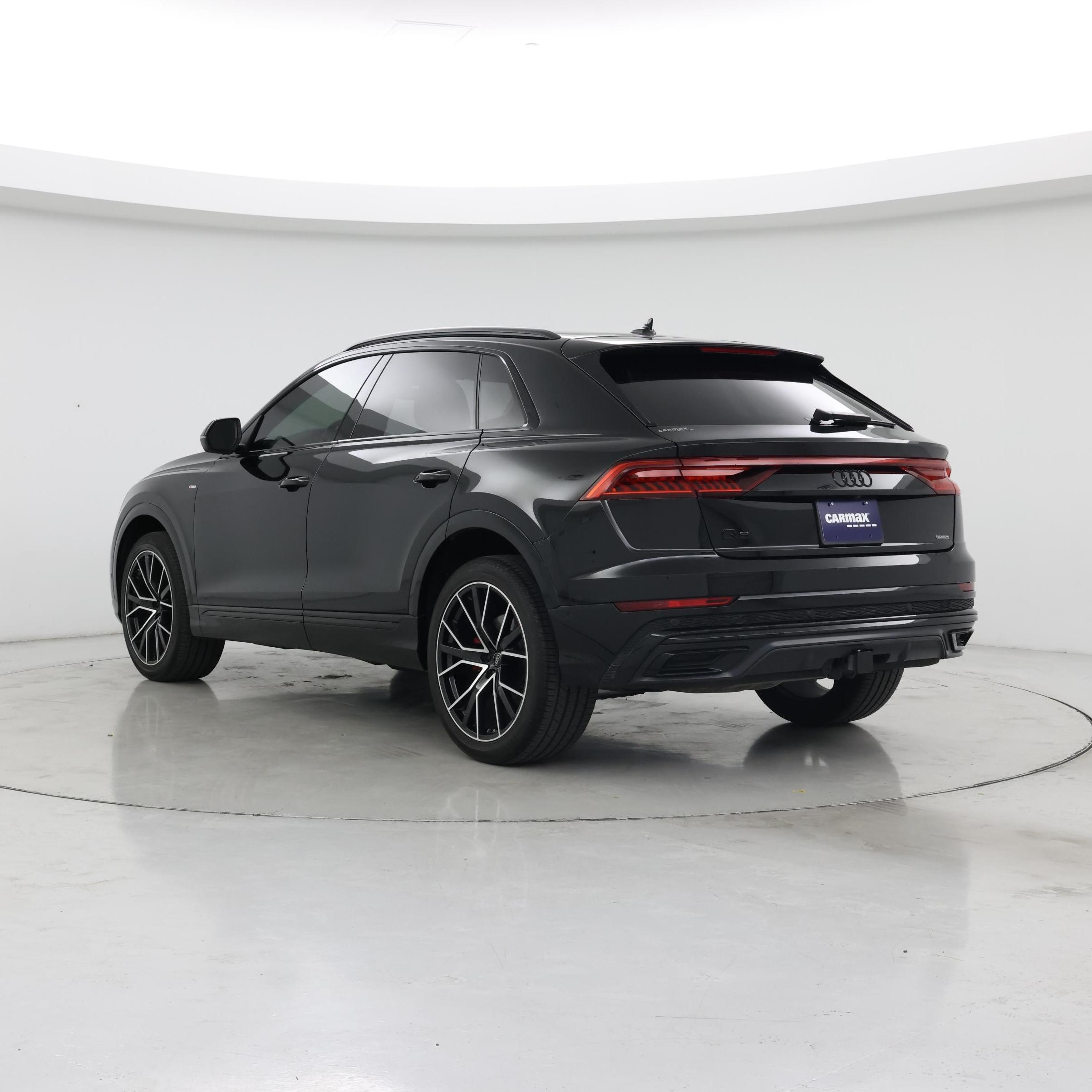 Thumbnail: 2023 Audi Q8 - 2