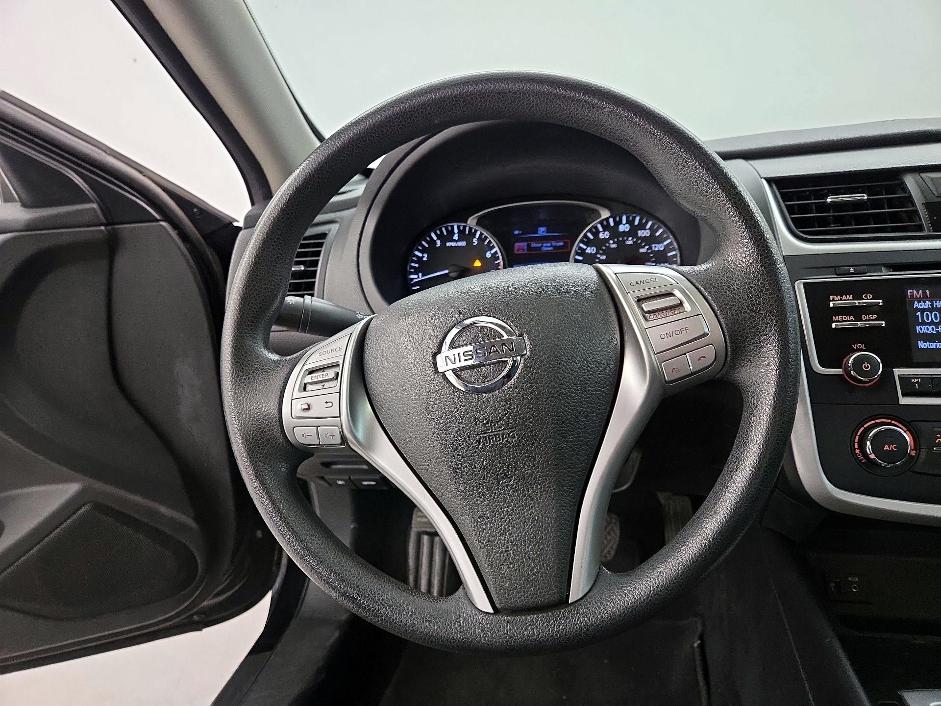 Thumbnail: 2016 Nissan Altima - 10