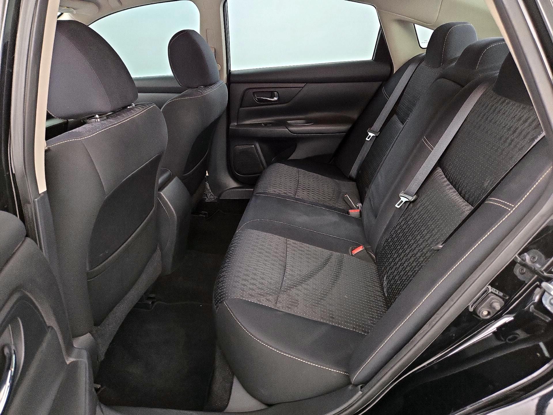 Thumbnail: 2016 Nissan Altima - 19