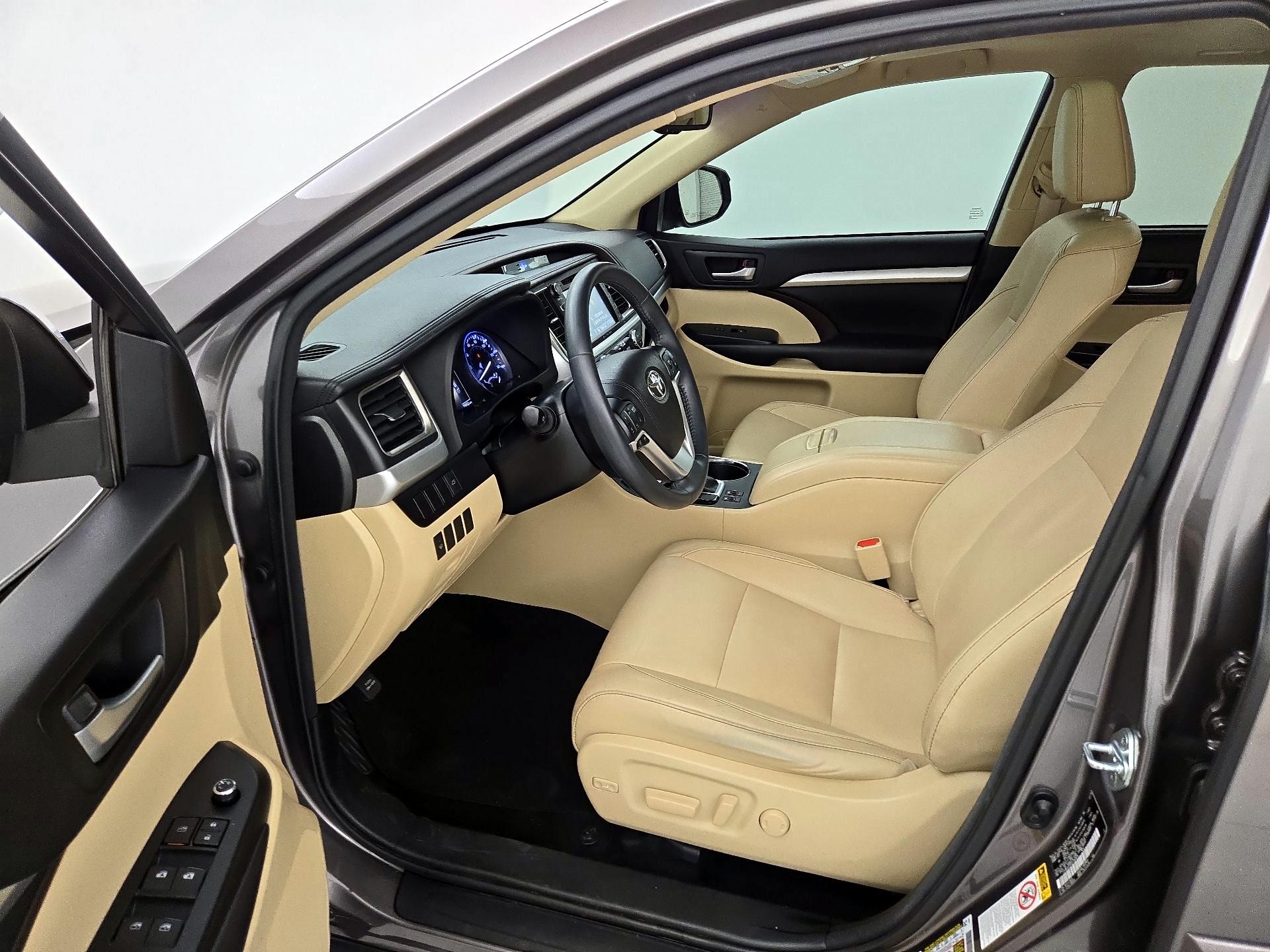 Thumbnail: 2016 Toyota Highlander - 11