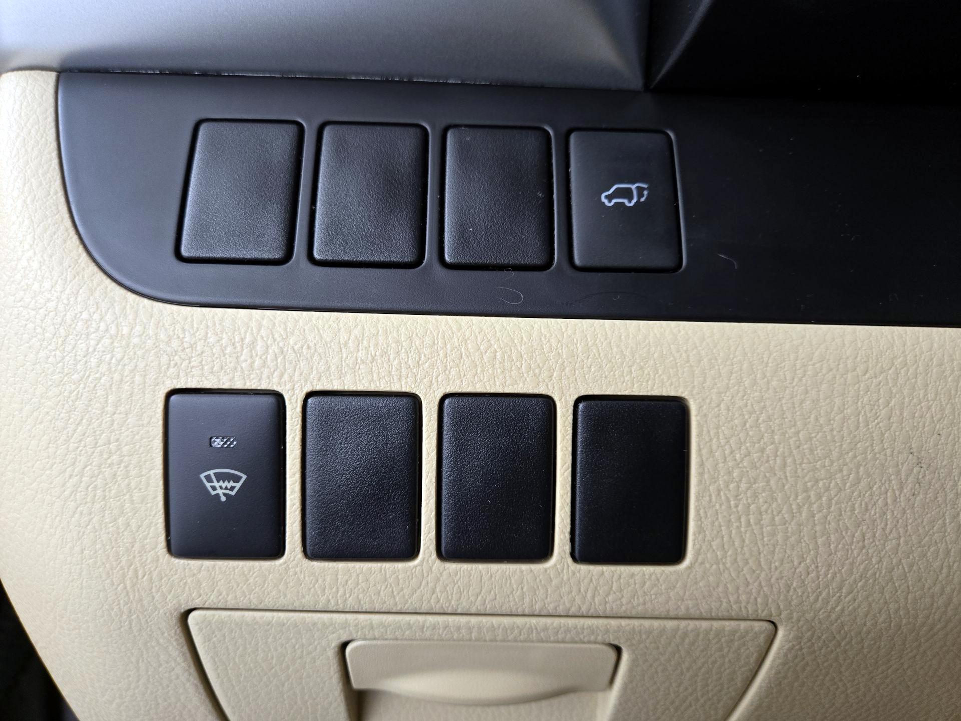 Thumbnail: 2016 Toyota Highlander - 13