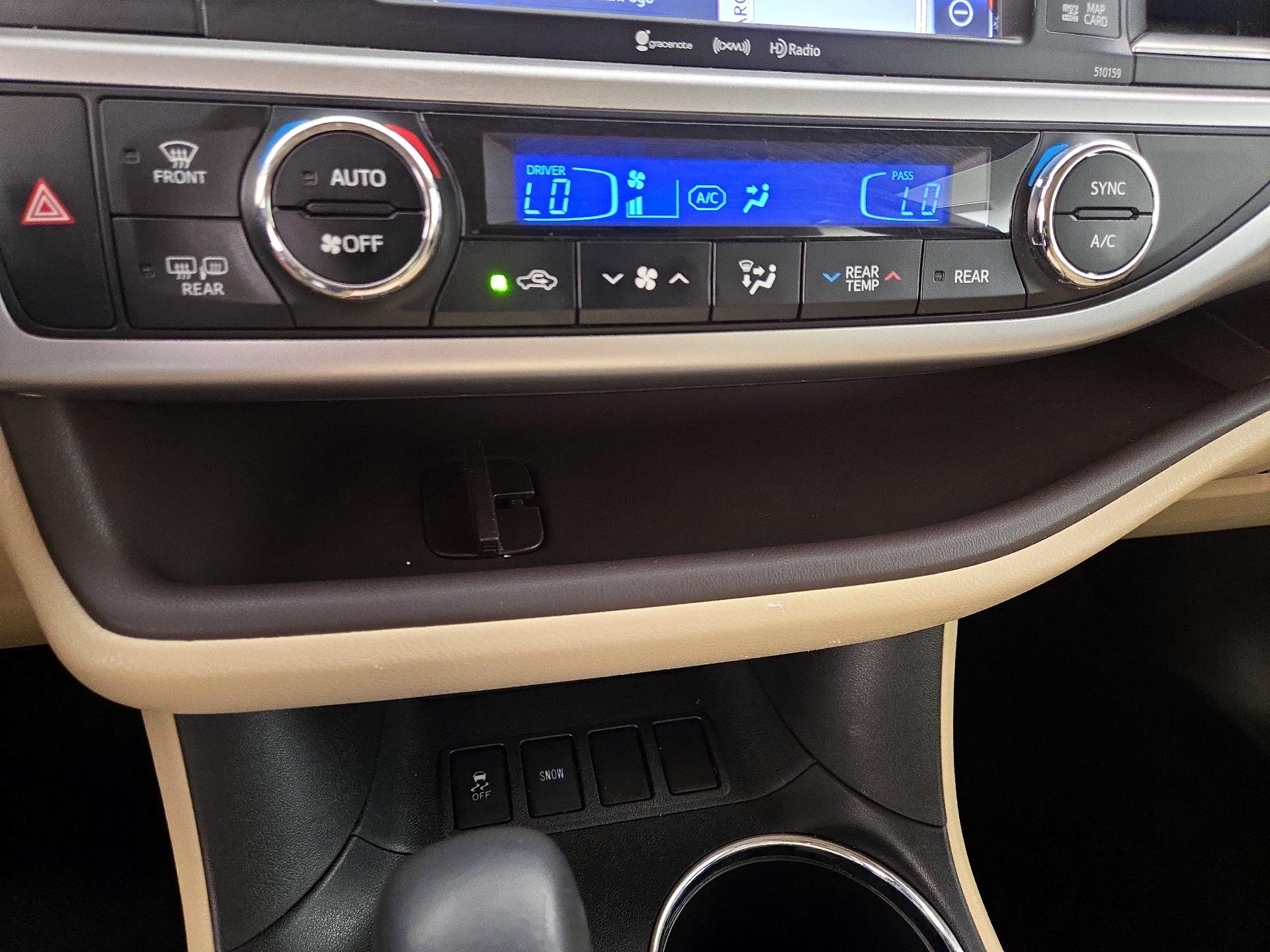 Thumbnail: 2016 Toyota Highlander - 17