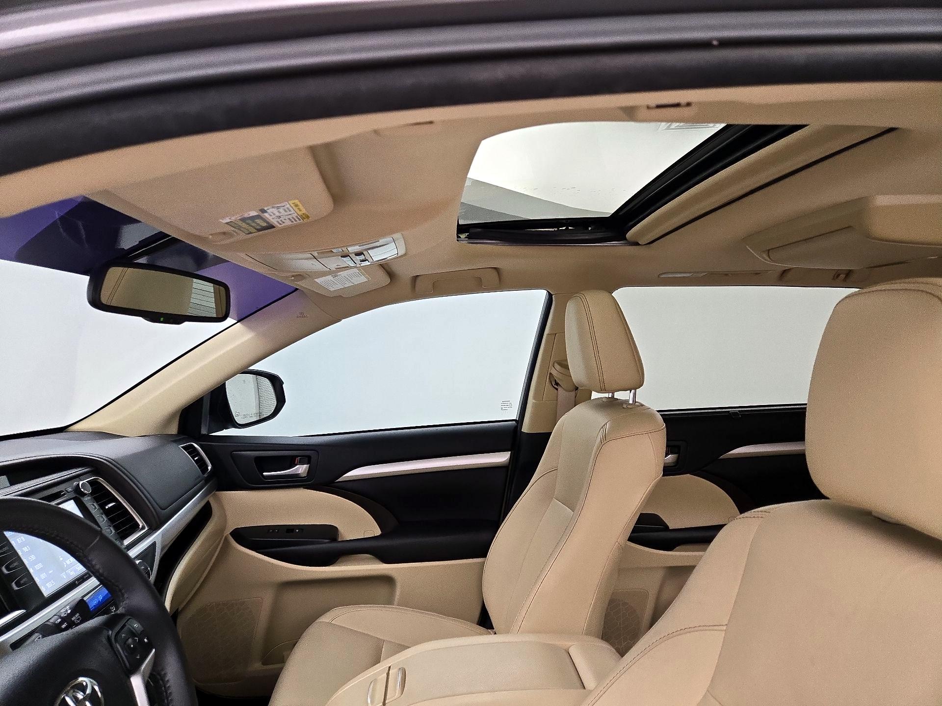 Thumbnail: 2016 Toyota Highlander - 20