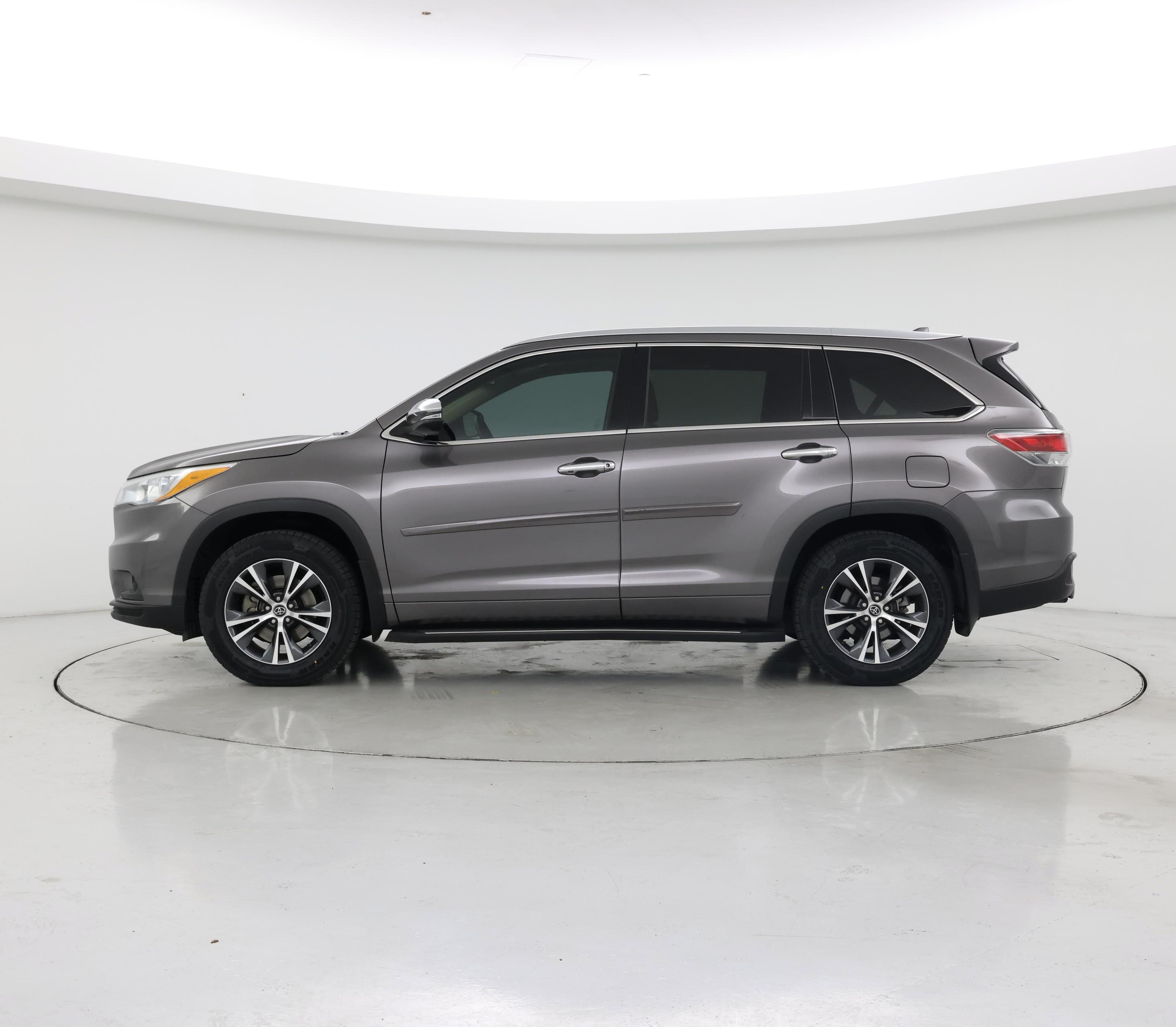 Thumbnail: 2016 Toyota Highlander - 3
