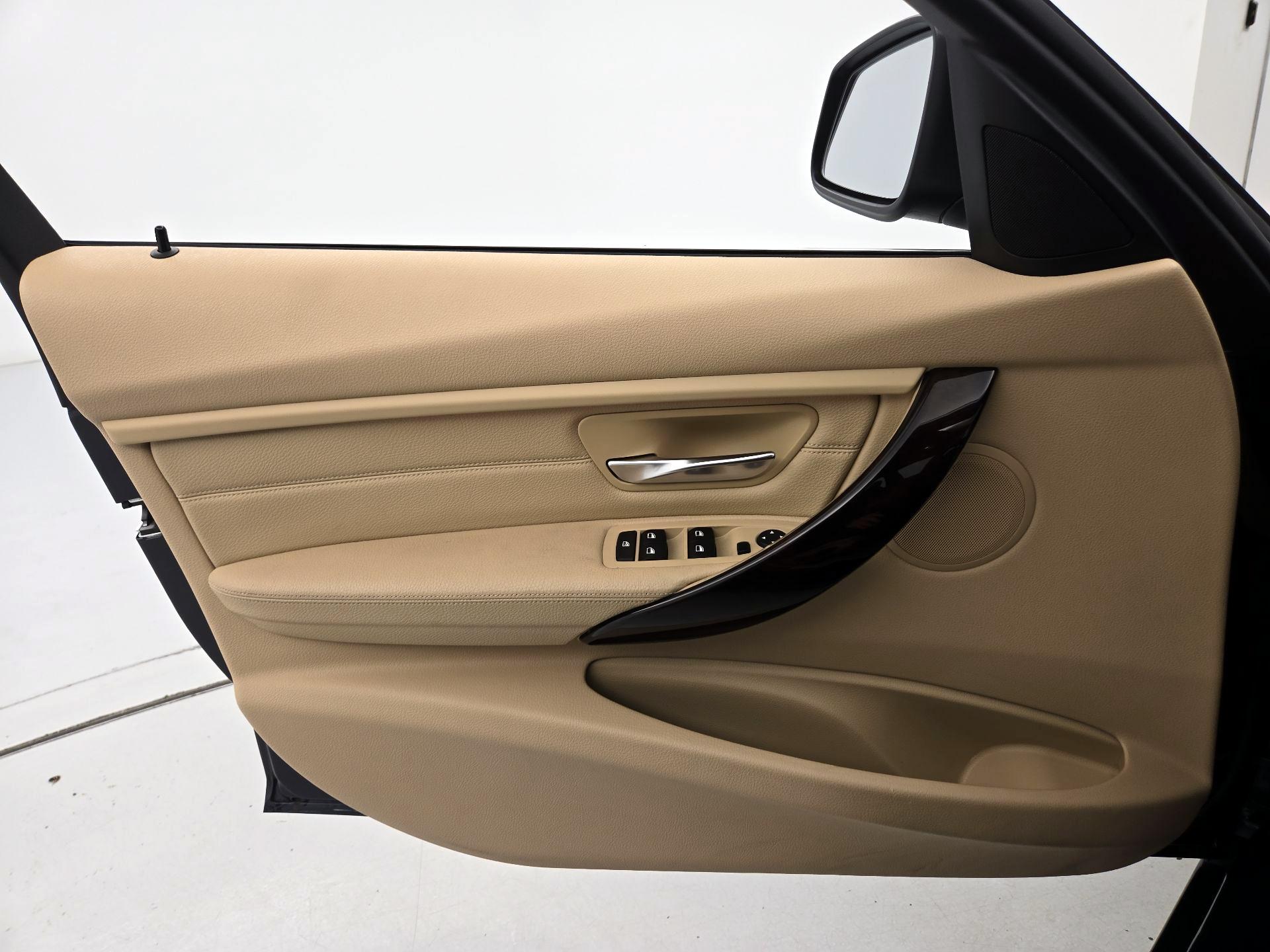 Thumbnail: 2015 BMW 3 Series - 12