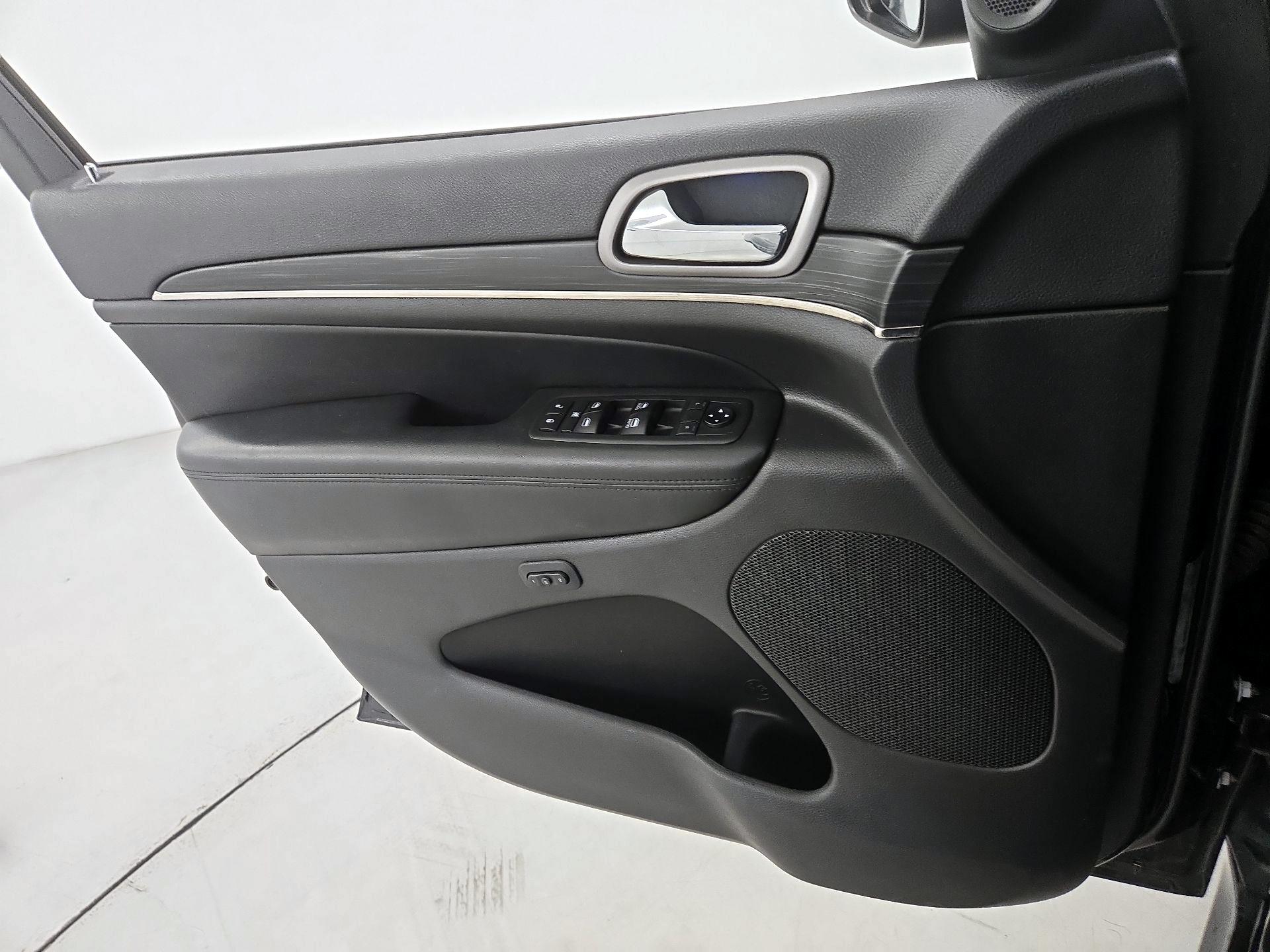 Thumbnail: 2019 Jeep Grand Cherokee - 12