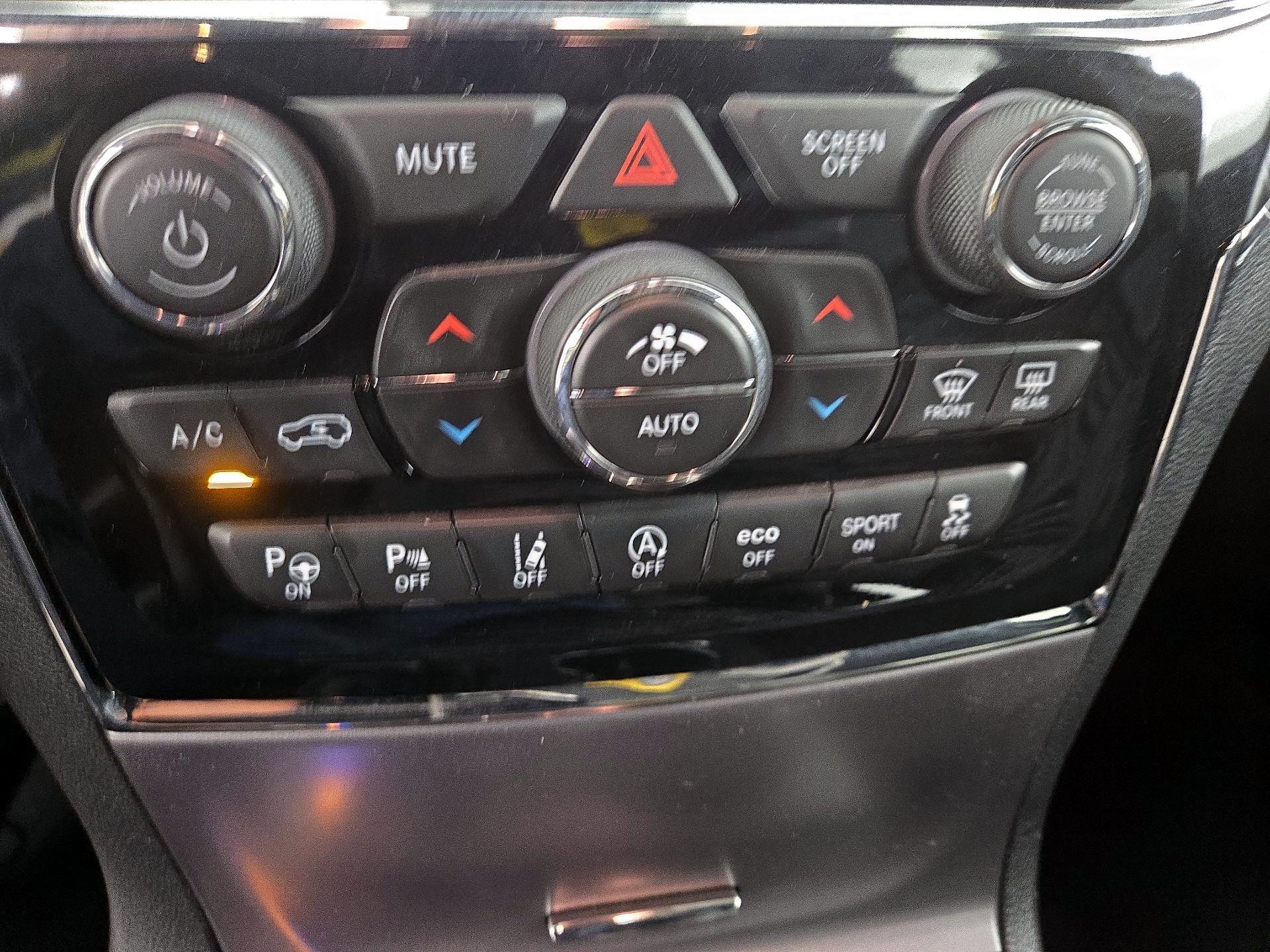 Thumbnail: 2019 Jeep Grand Cherokee - 17