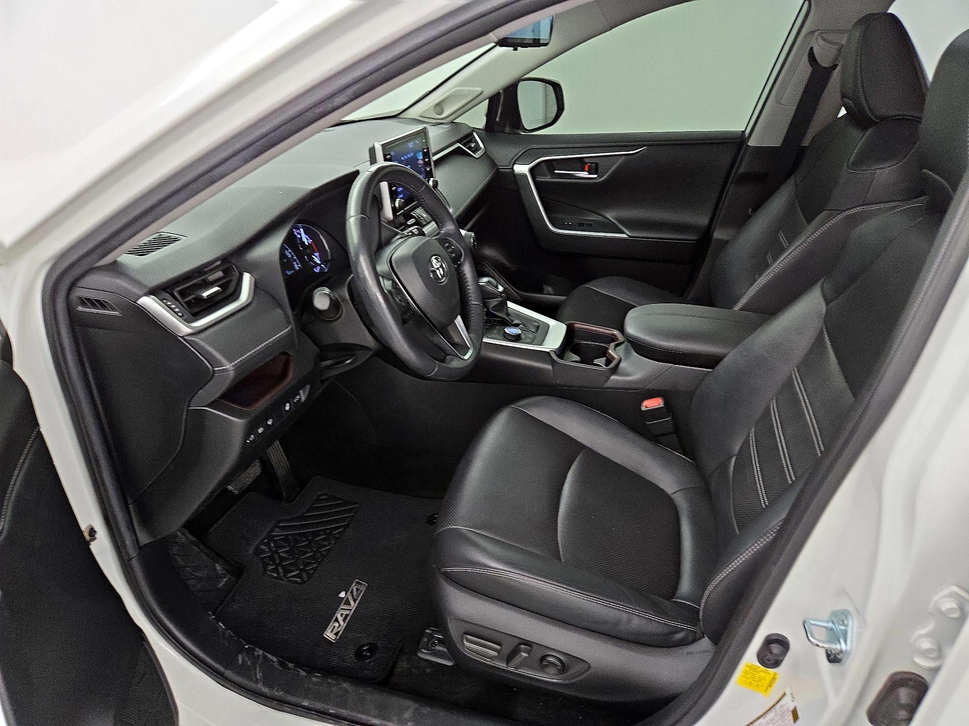 Thumbnail: 2019 Toyota RAV4 - 11