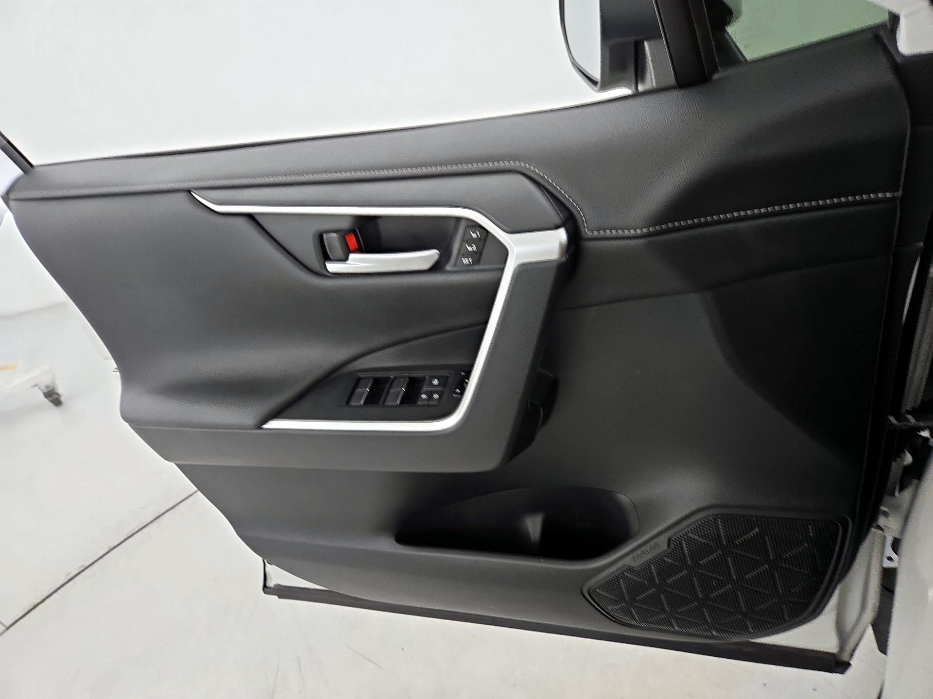 Thumbnail: 2019 Toyota RAV4 - 12
