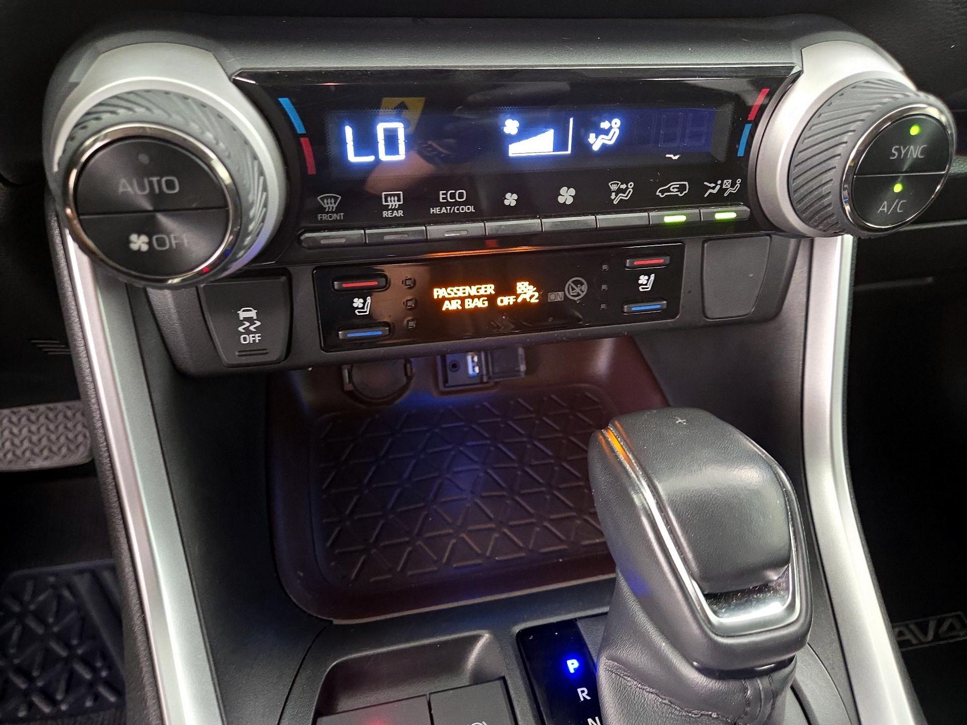 Thumbnail: 2019 Toyota RAV4 - 17