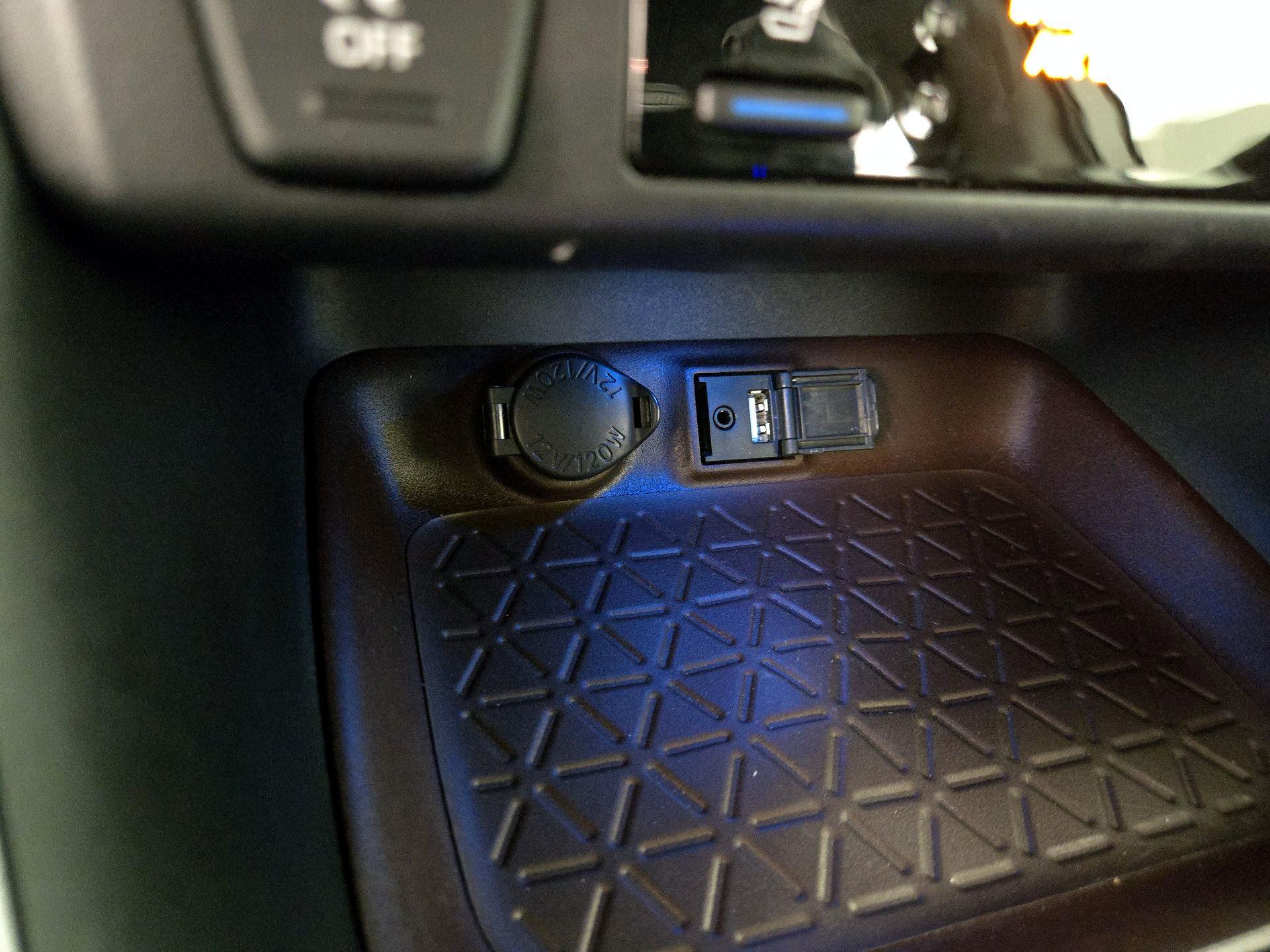 Thumbnail: 2019 Toyota RAV4 - 19