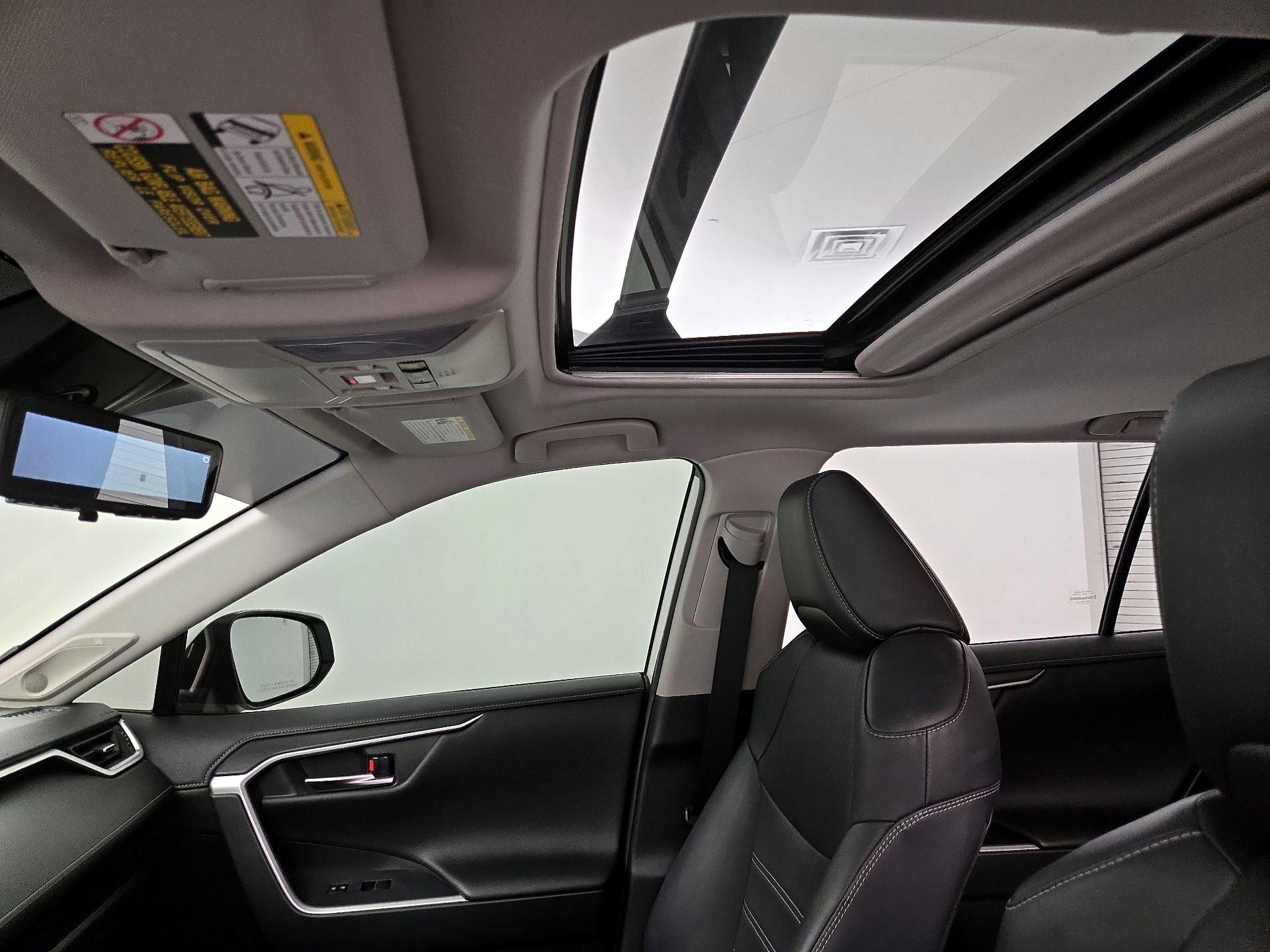 Thumbnail: 2019 Toyota RAV4 - 20