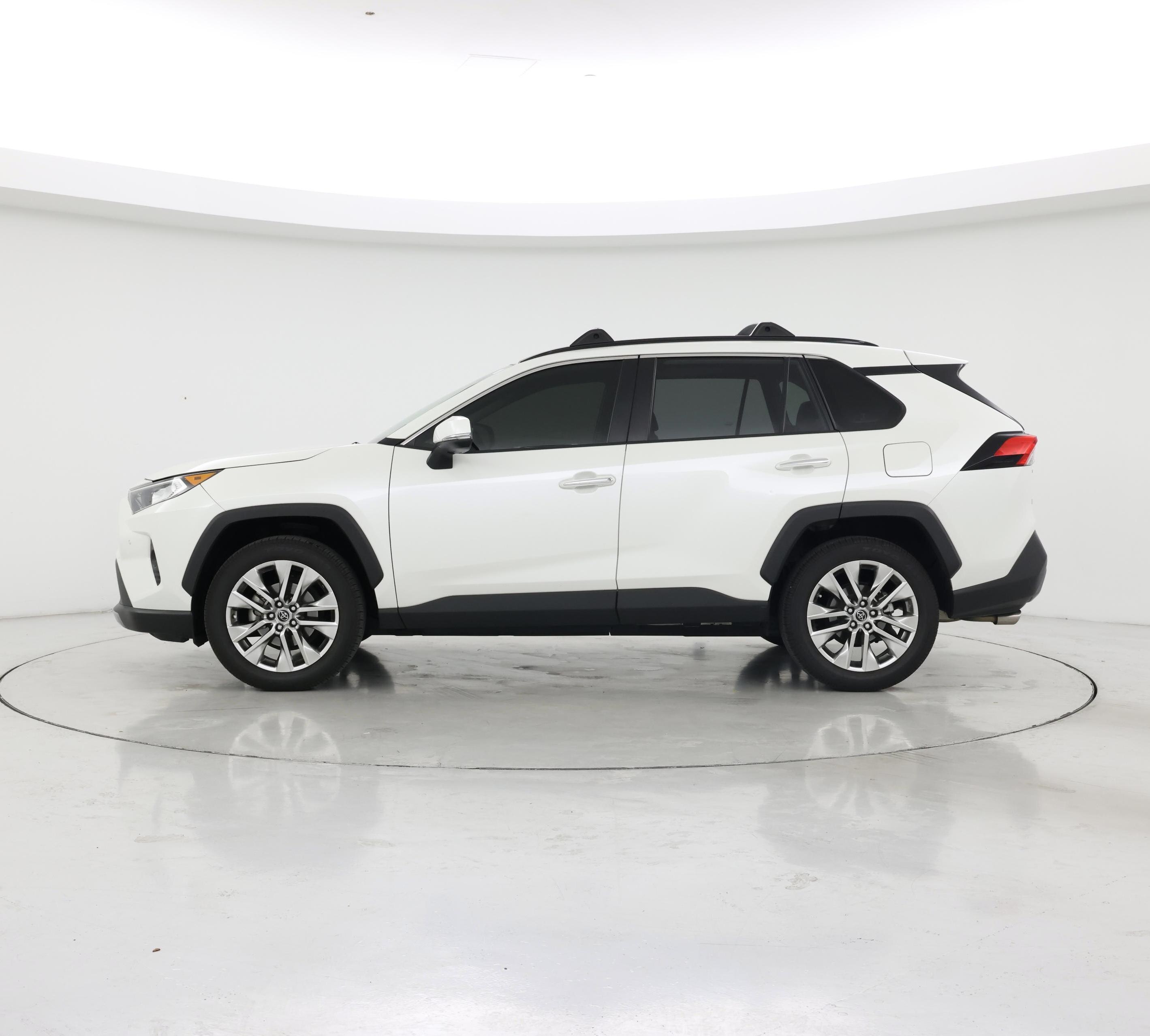 Thumbnail: 2019 Toyota RAV4 - 3