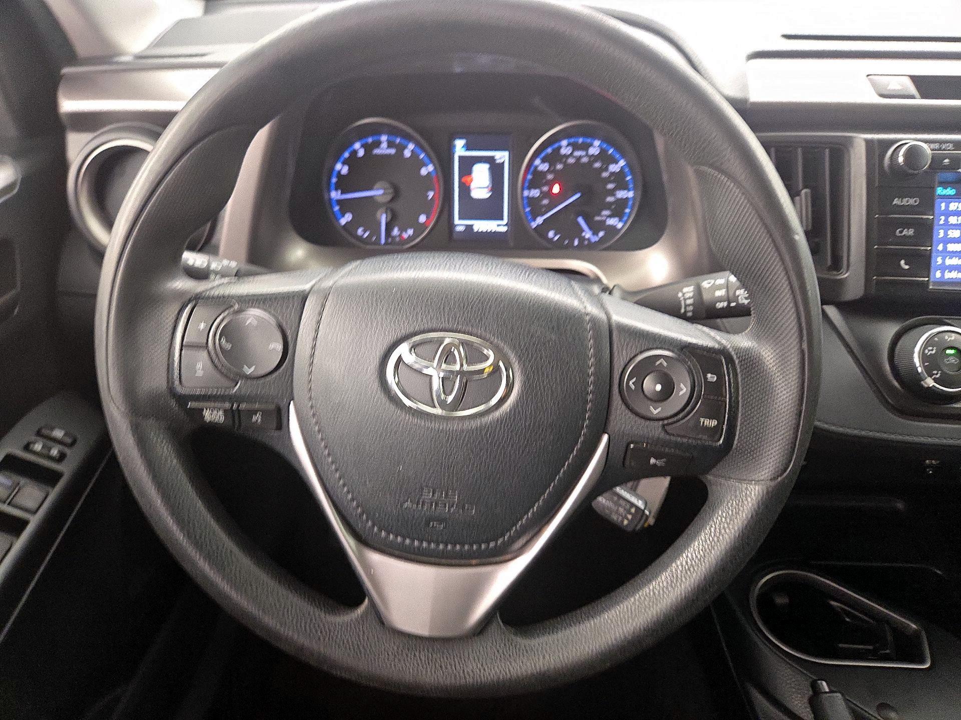 Thumbnail: 2018 Toyota RAV4 - 10