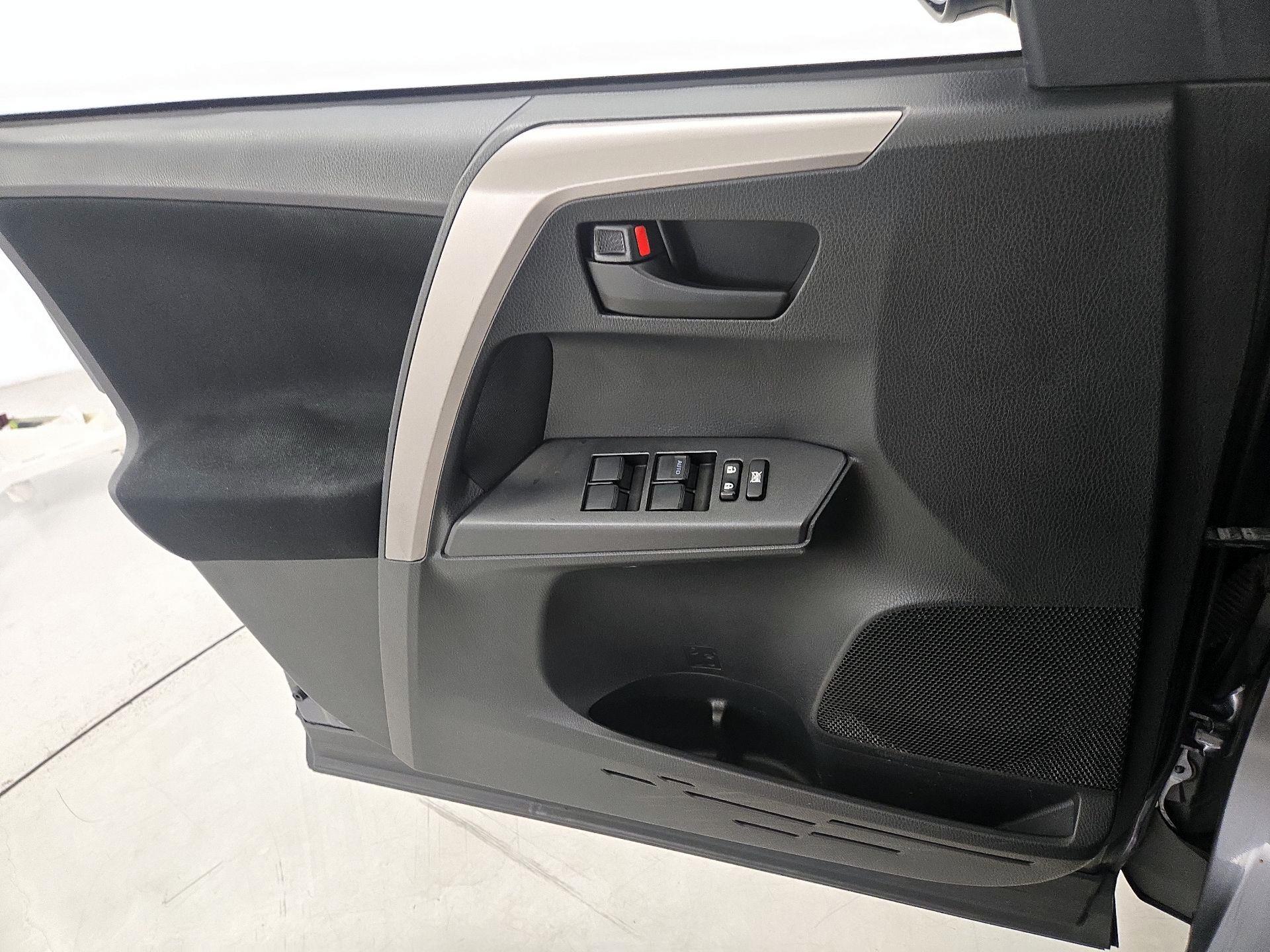 Thumbnail: 2018 Toyota RAV4 - 12