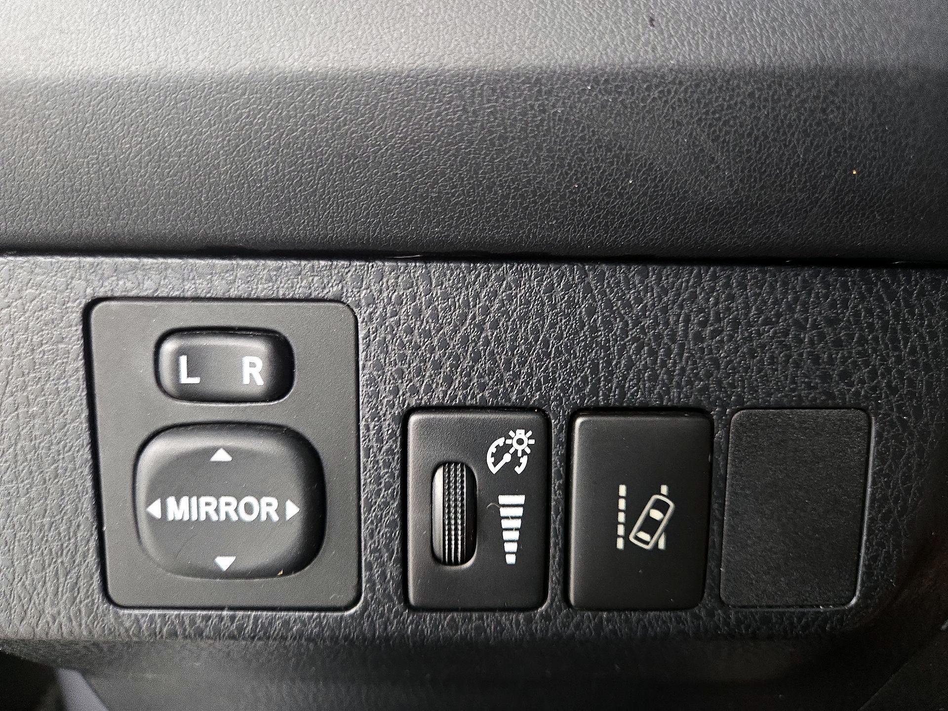 Thumbnail: 2018 Toyota RAV4 - 13