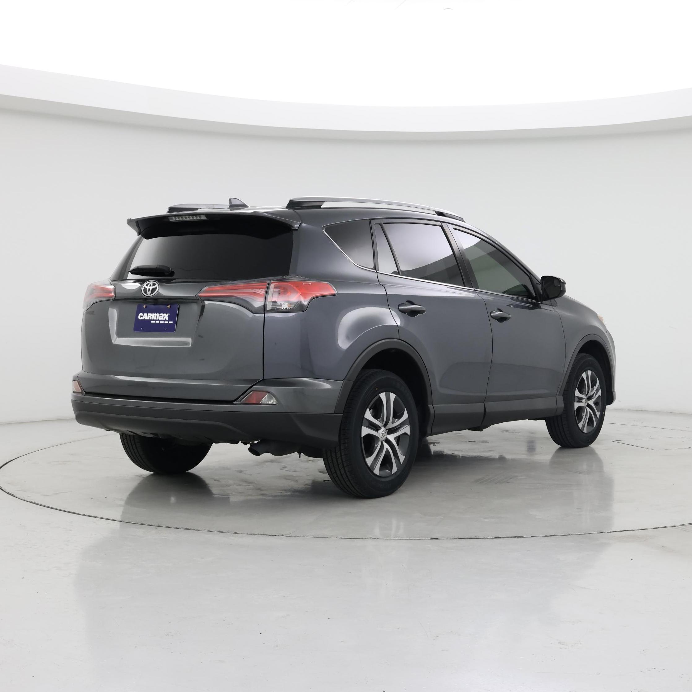 Thumbnail: 2018 Toyota RAV4 - 8