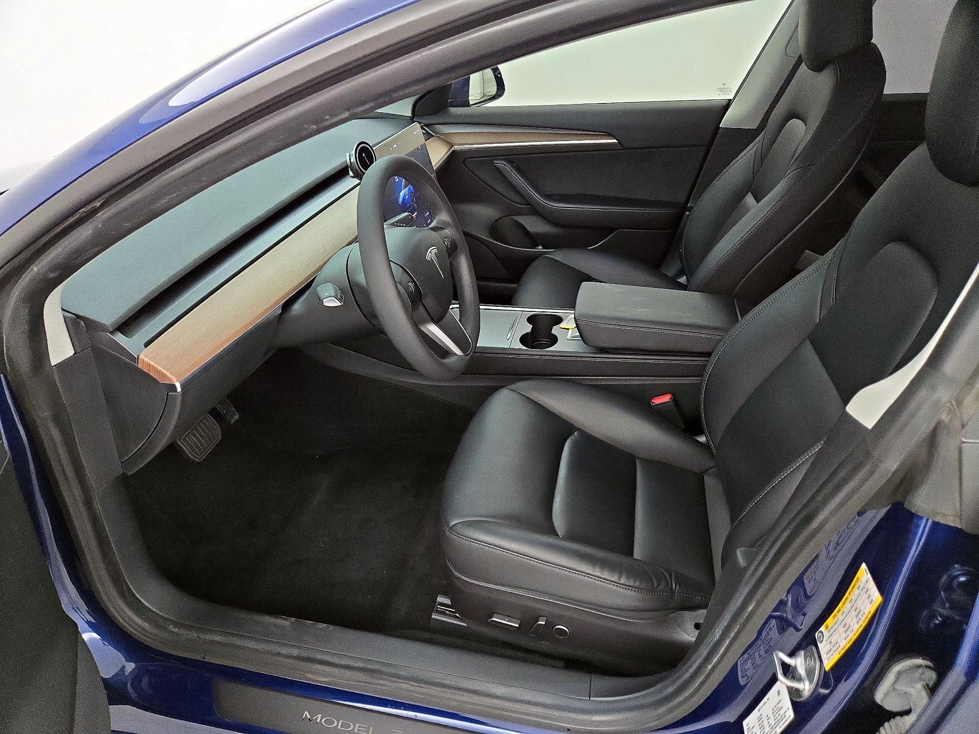 Thumbnail: 2022 Tesla Model 3 - 11