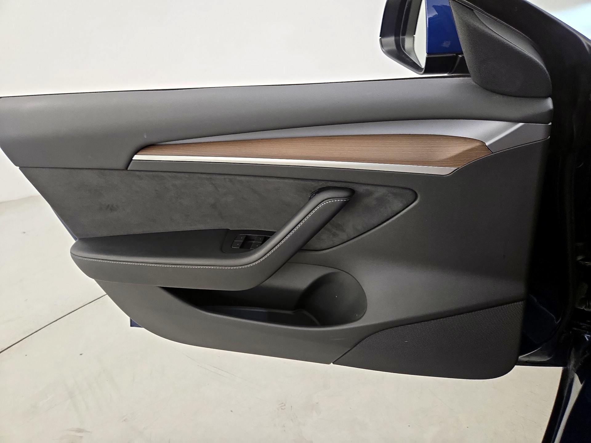 Thumbnail: 2022 Tesla Model 3 - 12