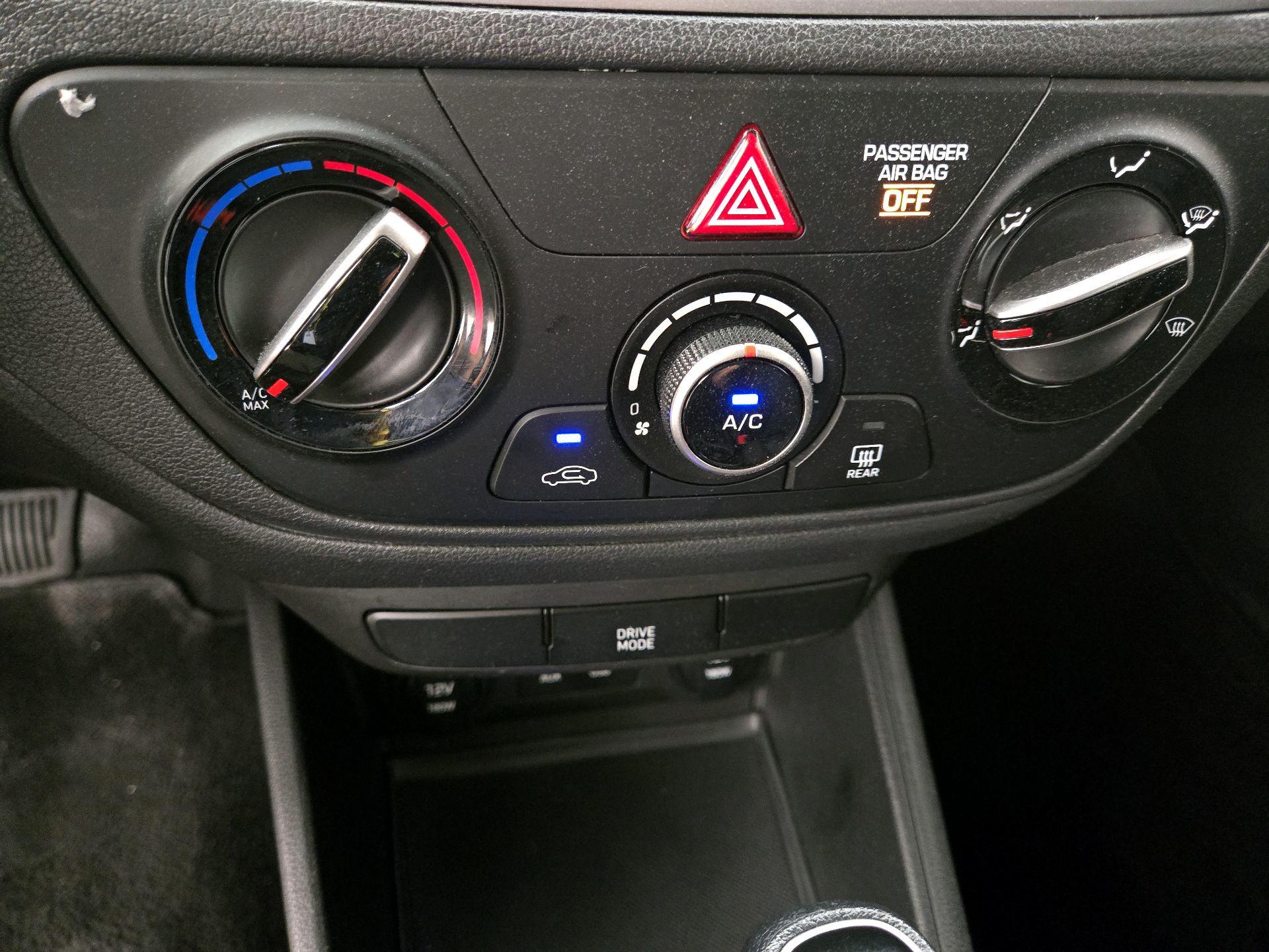 Thumbnail: 2022 Hyundai Accent - 16