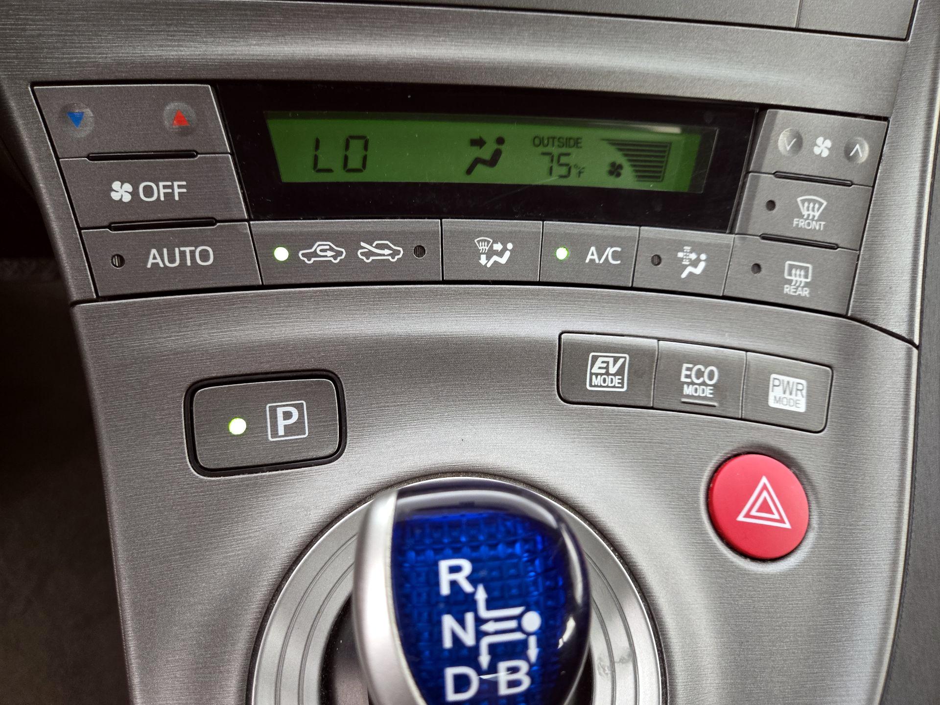 Thumbnail: 2014 Toyota Prius - 15
