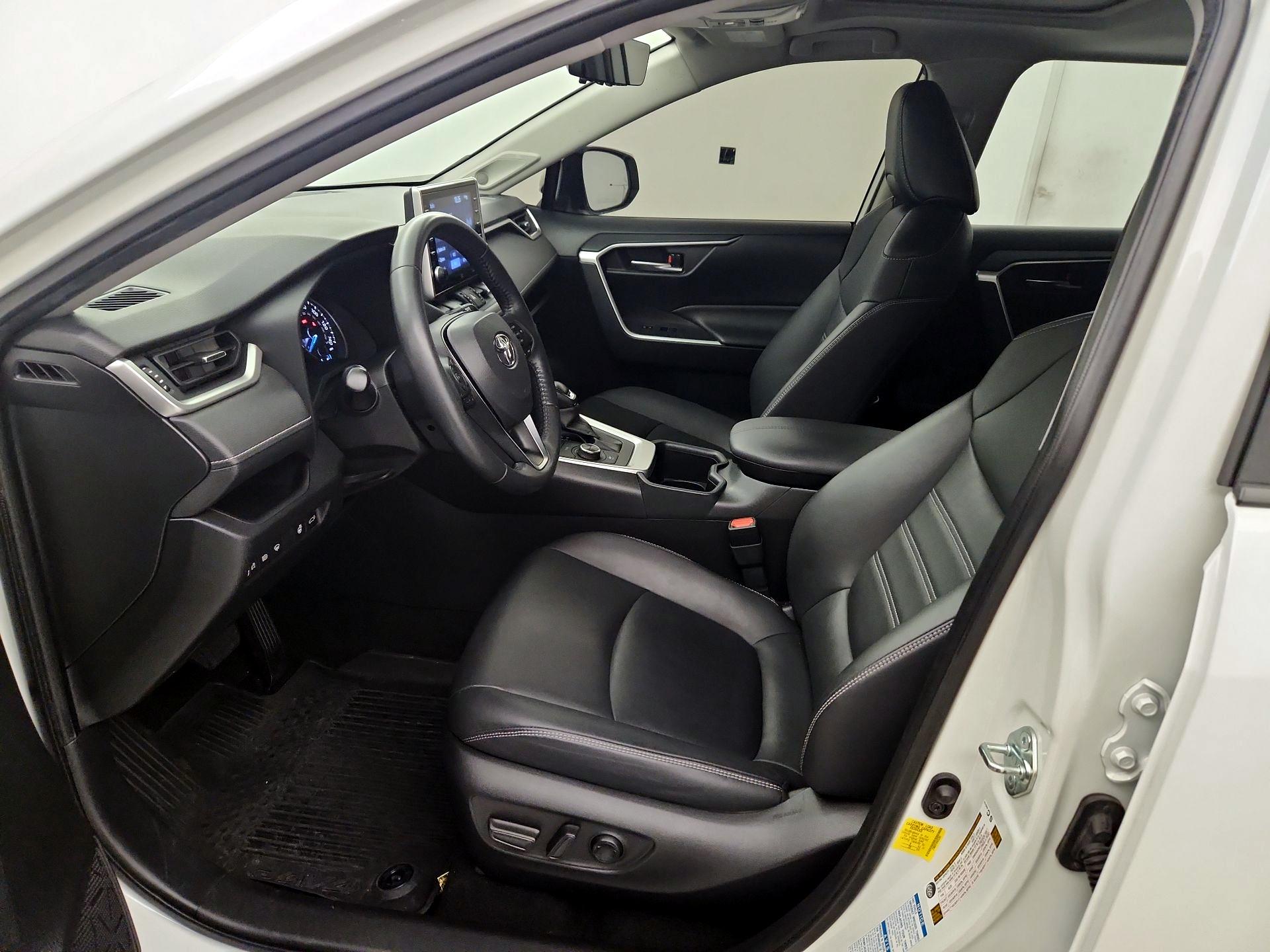 Thumbnail: 2022 Toyota RAV4 - 11