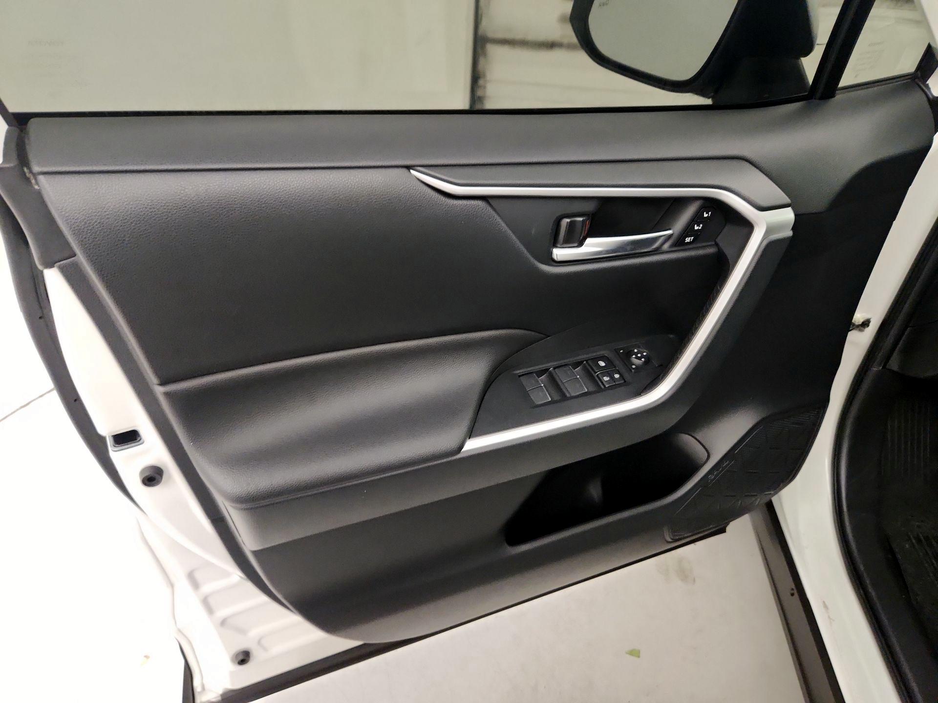 Thumbnail: 2022 Toyota RAV4 - 12