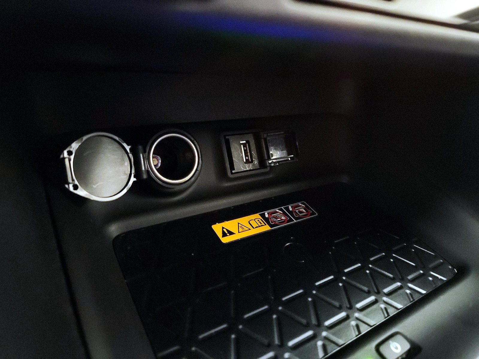 2022 Toyota RAV4 XLE Premium - Photo 19