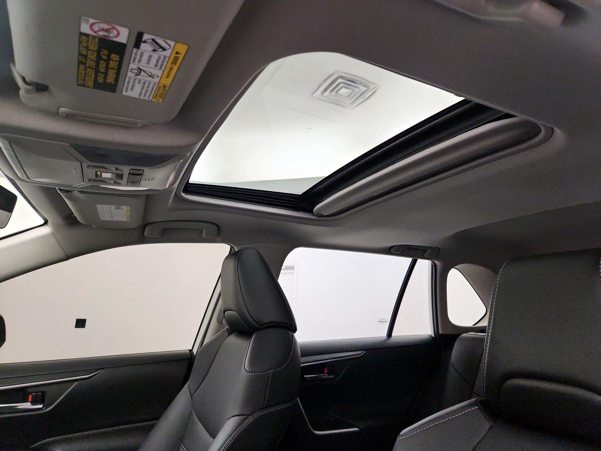 Thumbnail: 2022 Toyota RAV4 - 19