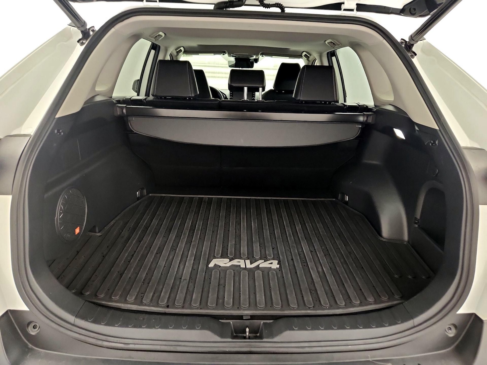 2022 Toyota RAV4 XLE Premium - Photo 22
