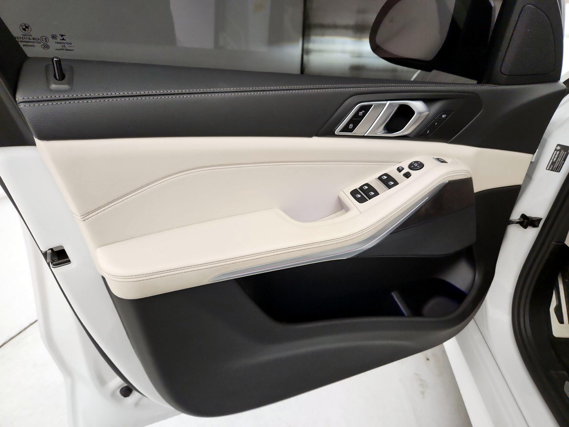 Thumbnail: 2022 BMW X5 - 12