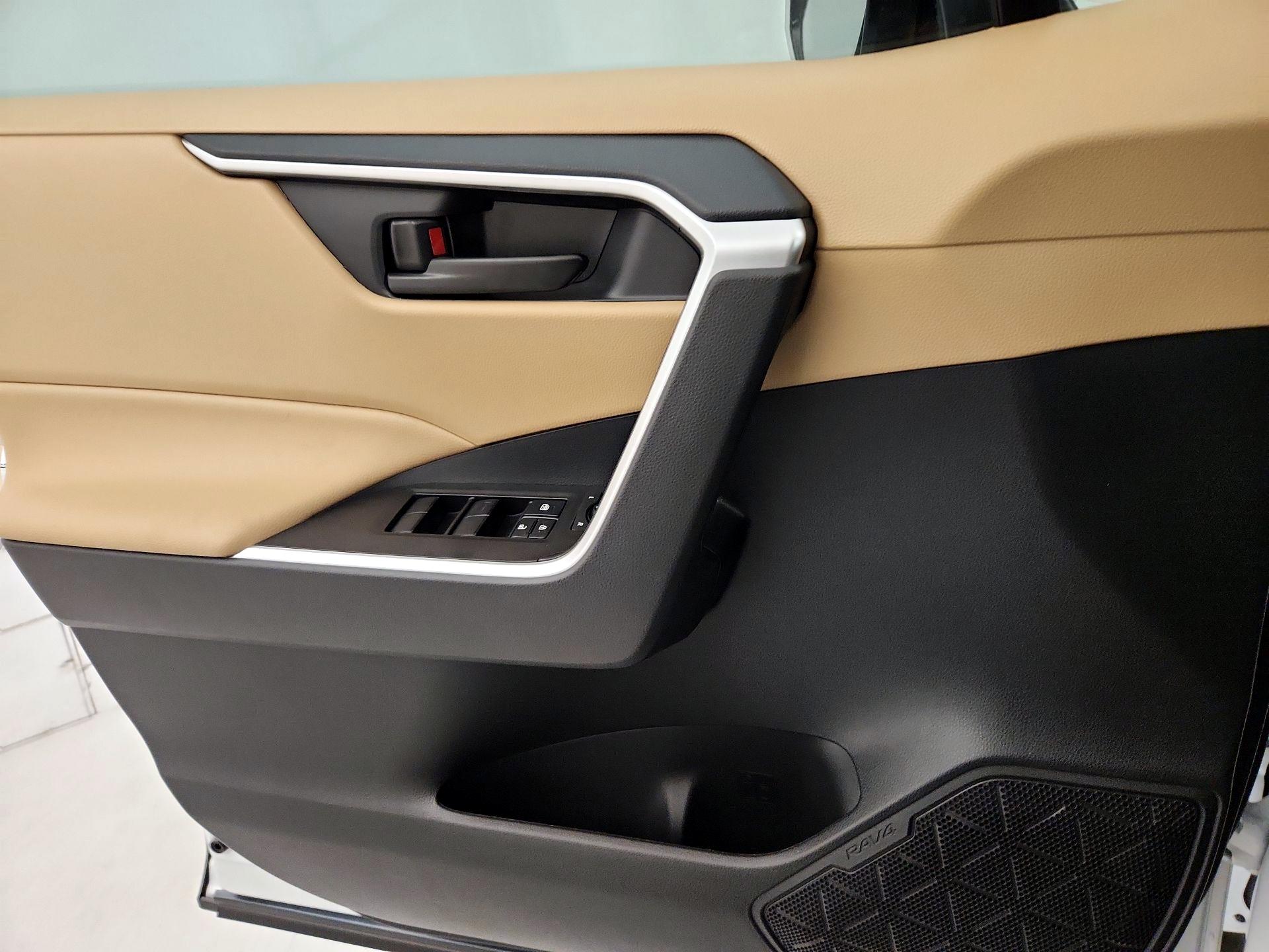 Thumbnail: 2025 Toyota RAV4 - 12