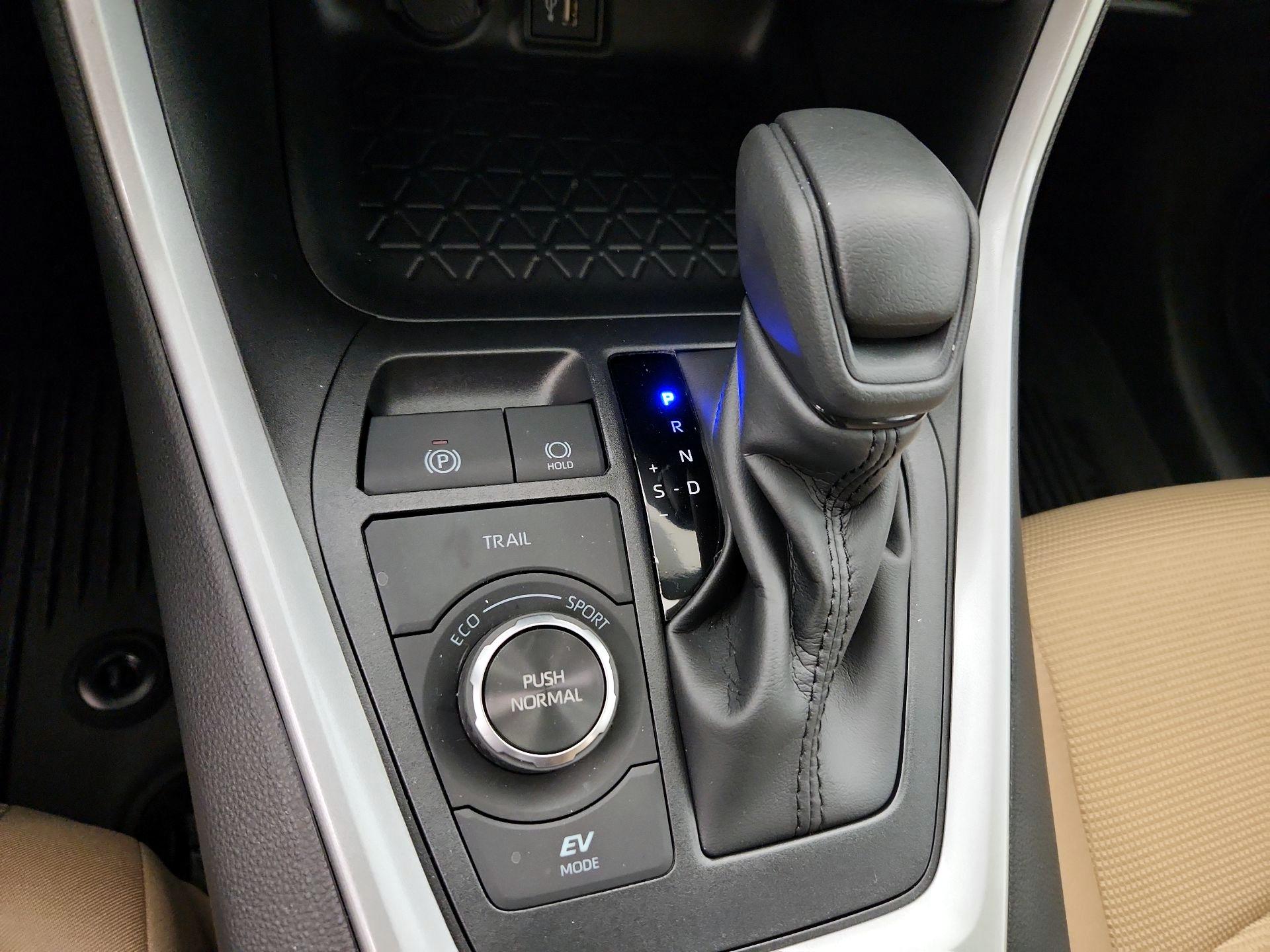 Thumbnail: 2025 Toyota RAV4 - 17