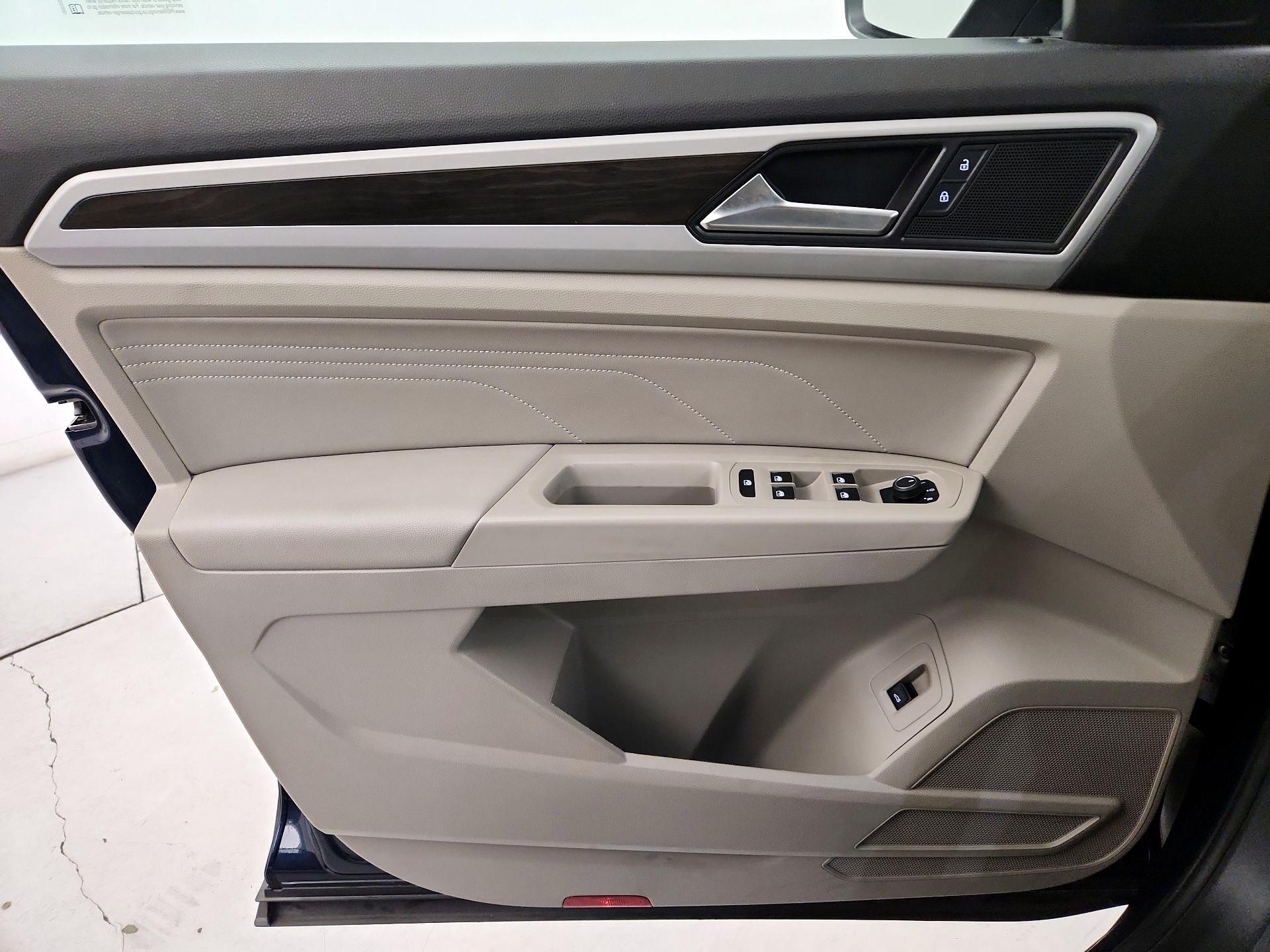 Thumbnail: 2022 Volkswagen Atlas - 12