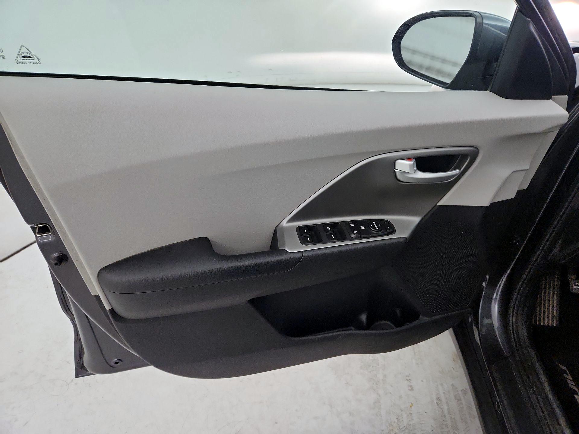 Thumbnail: 2019 Kia Niro - 12