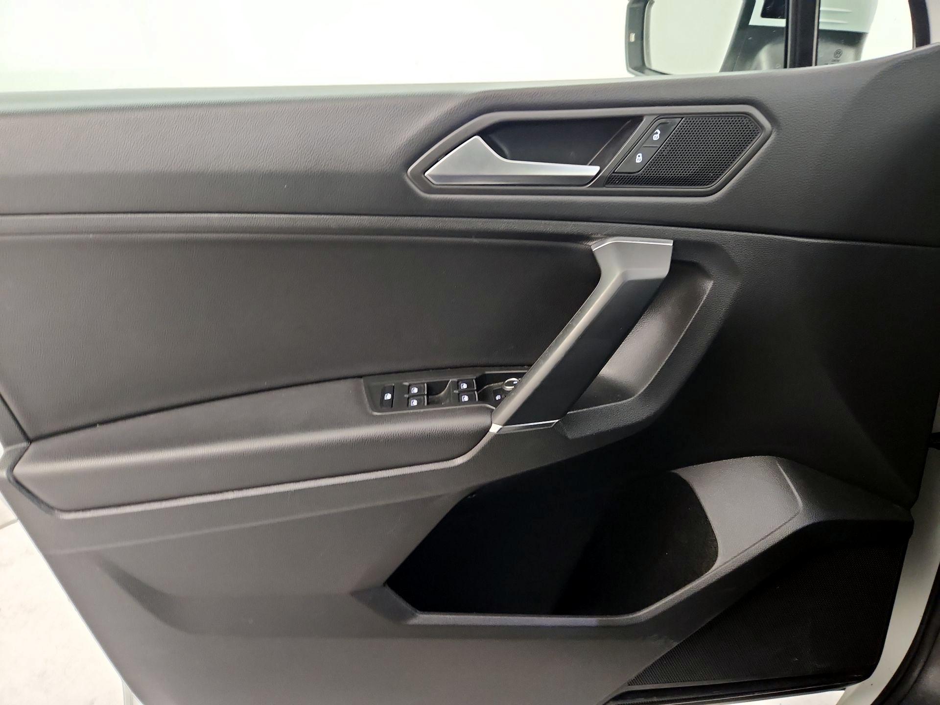 Thumbnail: 2020 Volkswagen Tiguan - 12