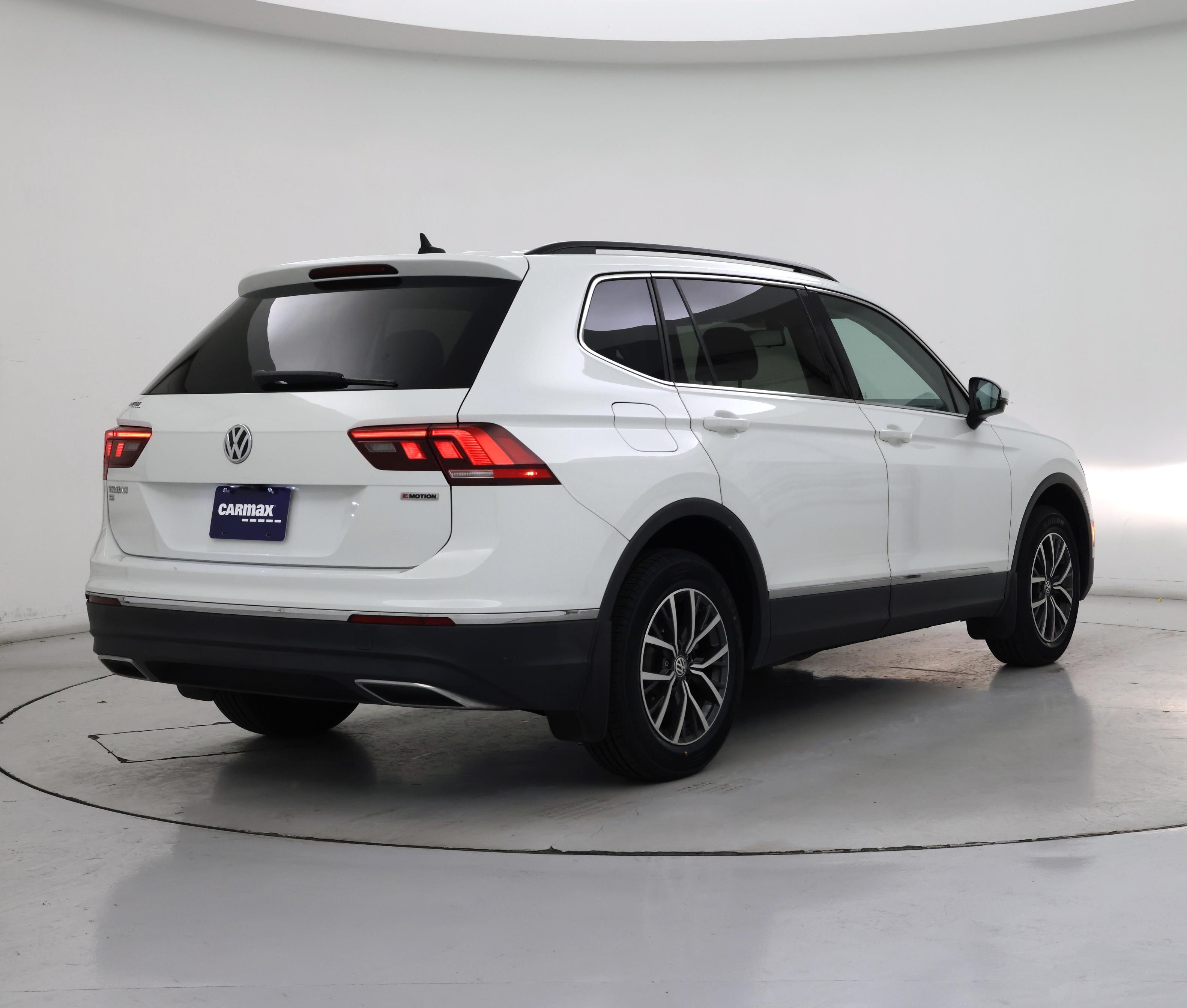 Thumbnail: 2020 Volkswagen Tiguan - 8