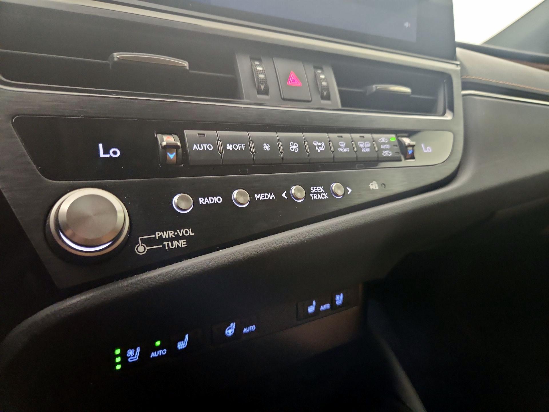 Thumbnail: 2023 Lexus ES - 16