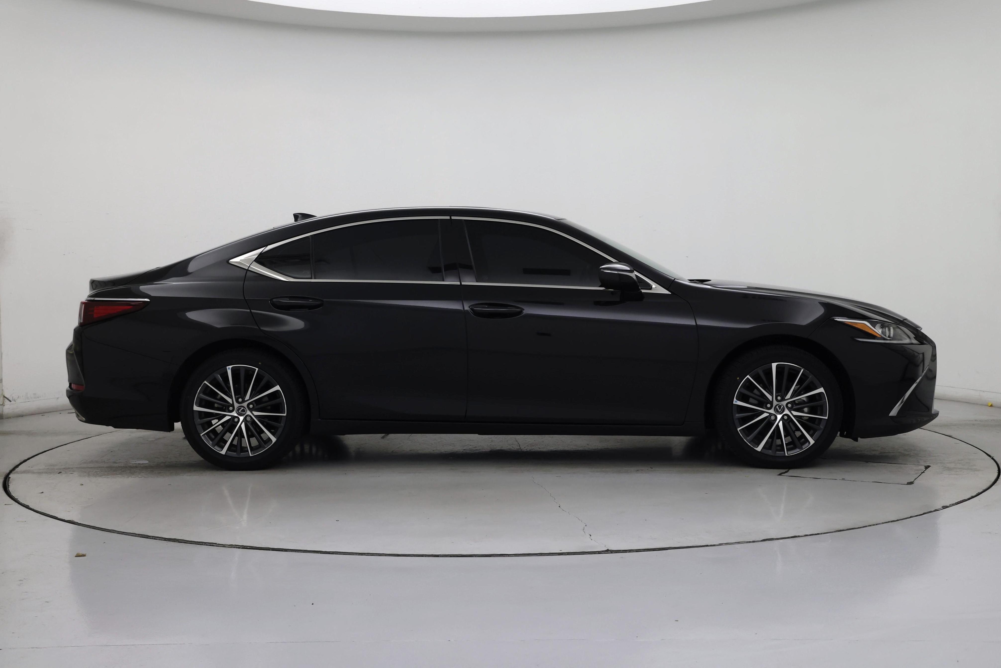 Thumbnail: 2023 Lexus ES - 7