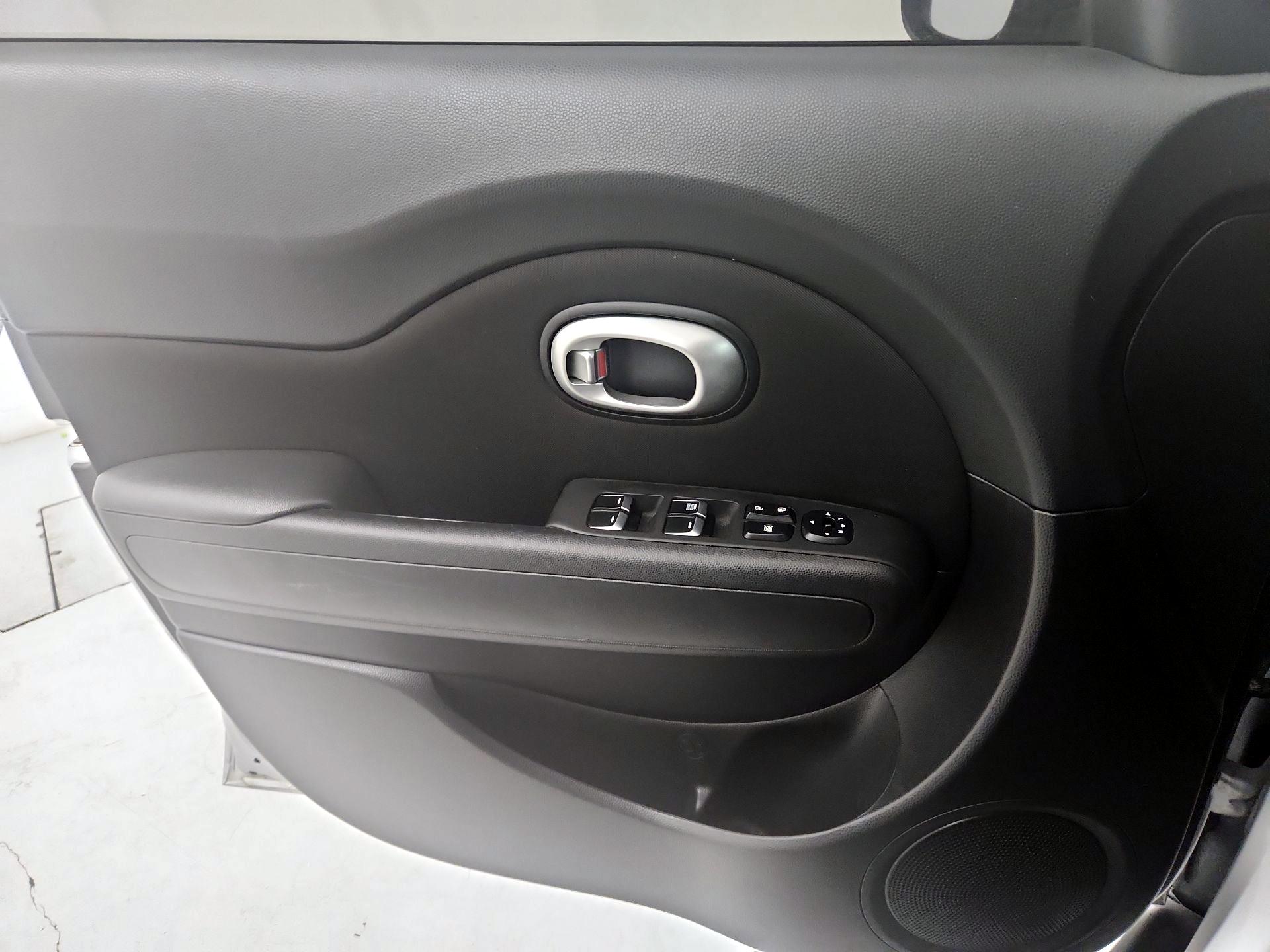 Thumbnail: 2017 Kia Soul - 12