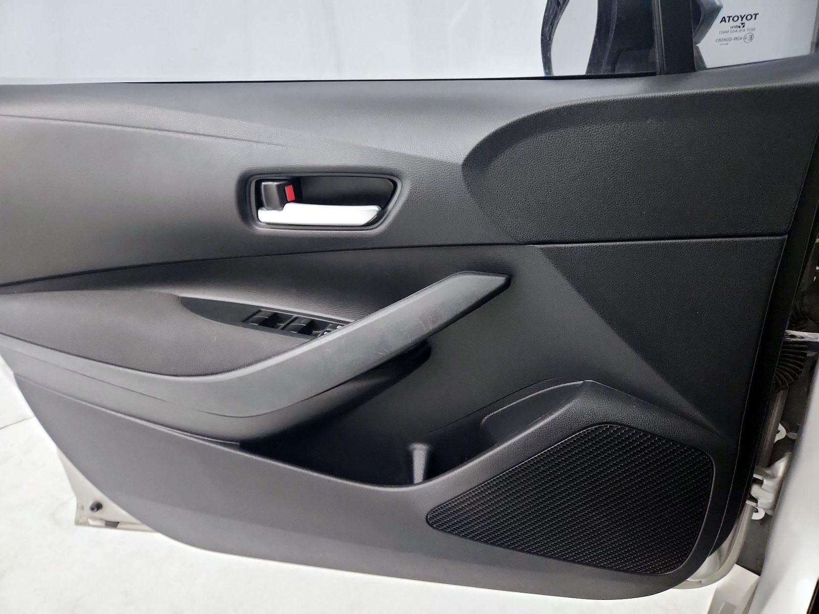 2020 Toyota Corolla LE - Photo 13